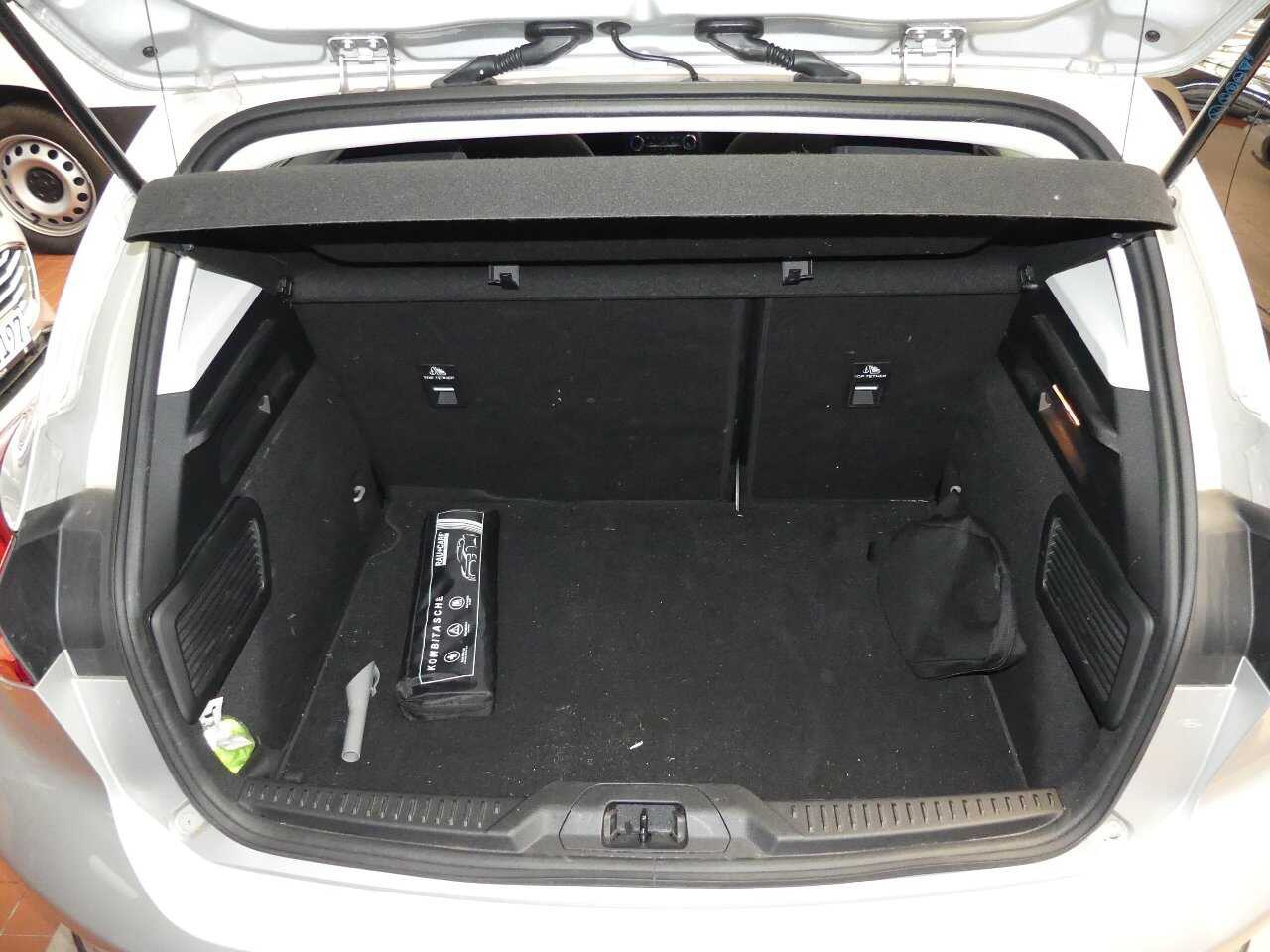 Ford Focus 2.0 EB Active Navi LED AHK RFK ACC 8