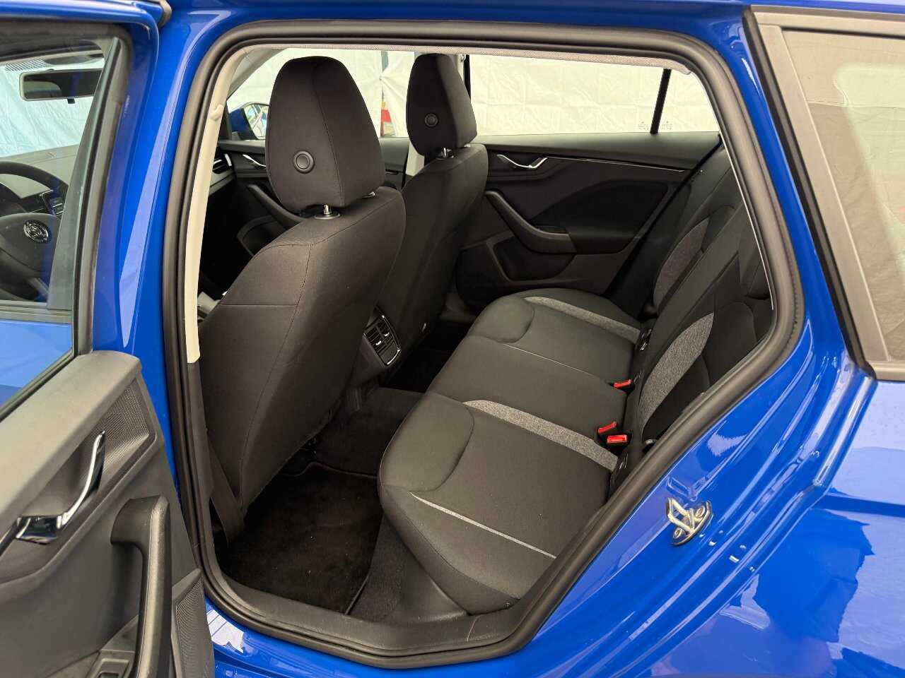 Skoda Kamiq 1.6 TDI Active SHZ PDC 9