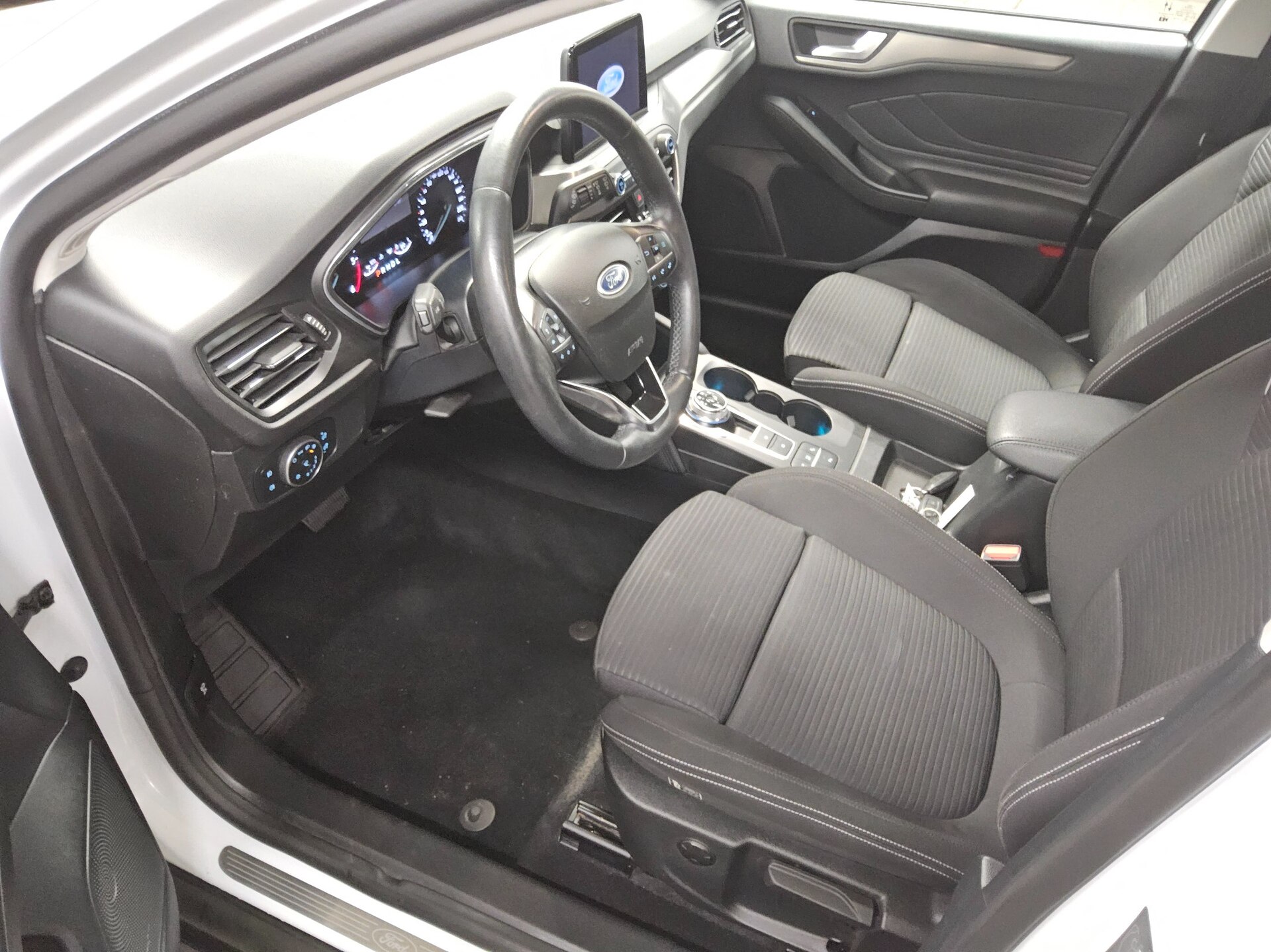 Ford Focus Turnier 2.0 EB Titanium Navi LED RfK ACC 8
