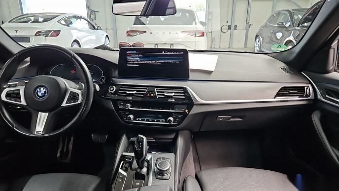 BMW 530e Touring M-Sport LEDER LED SHZ HiFi HUD 5