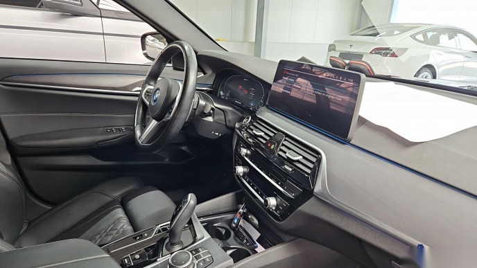 BMW 530e Touring M-Sport LEDER LED SHZ HiFi HUD 6