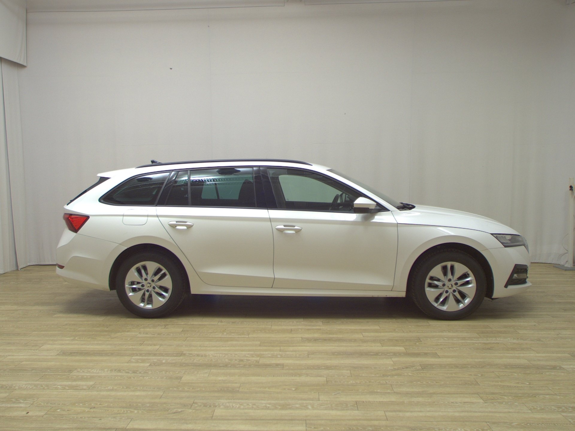 Skoda Octavia Kombi 2.0 TDI Ambition Navi LED vc AHK