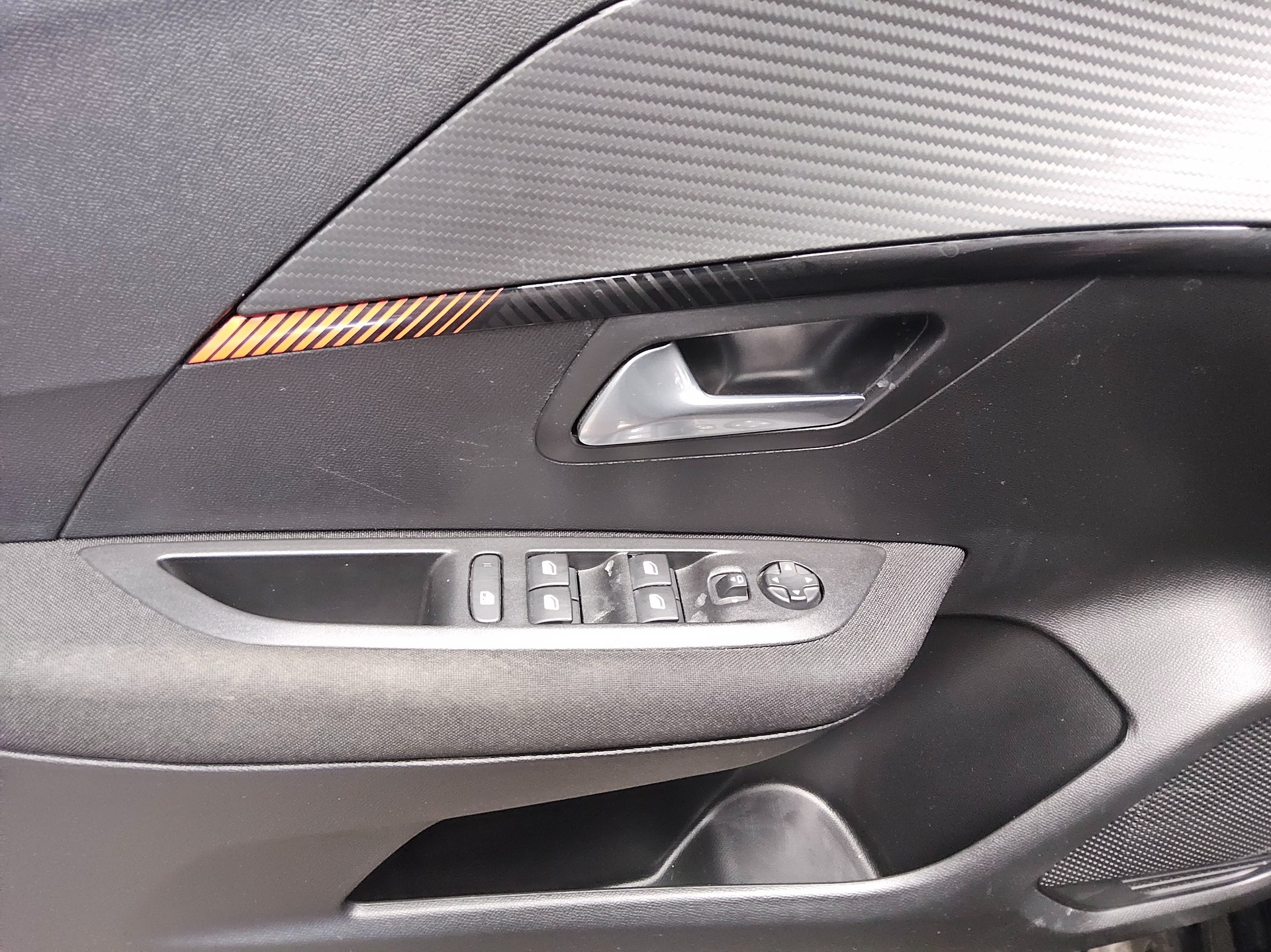 Peugeot 208 1.2 PureTech LED Bluetooth PDC SHZ 9