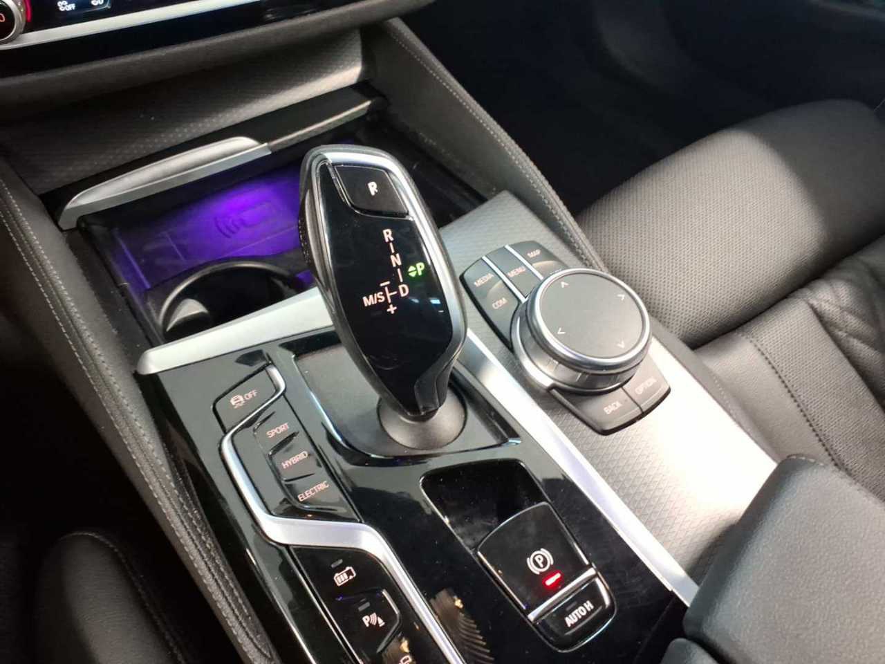 BMW 530e Touring M-Sport LEDER NAVI KLIMAAUT LED SHZ 11