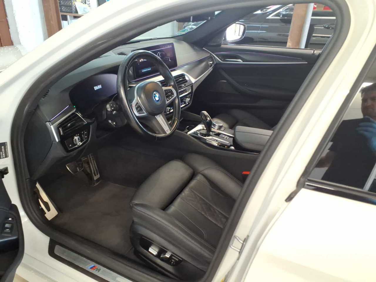BMW 530e Touring M-Sport LEDER NAVI KLIMAAUT LED SHZ 5