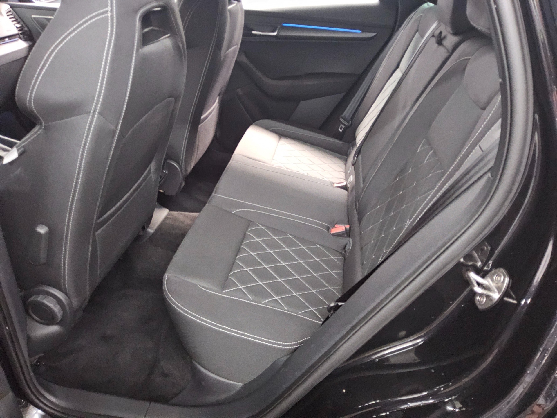 Skoda Karoq 2.0 TDI 4x4 SportLine Navi LED Virtual AHK DCC 13