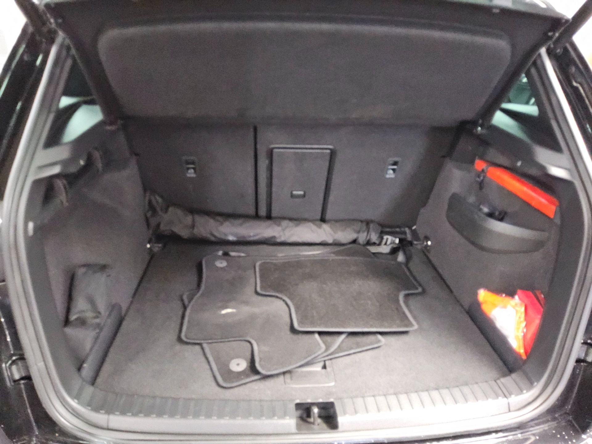 Skoda Karoq 2.0 TDI 4x4 SportLine Navi LED Virtual AHK DCC 12