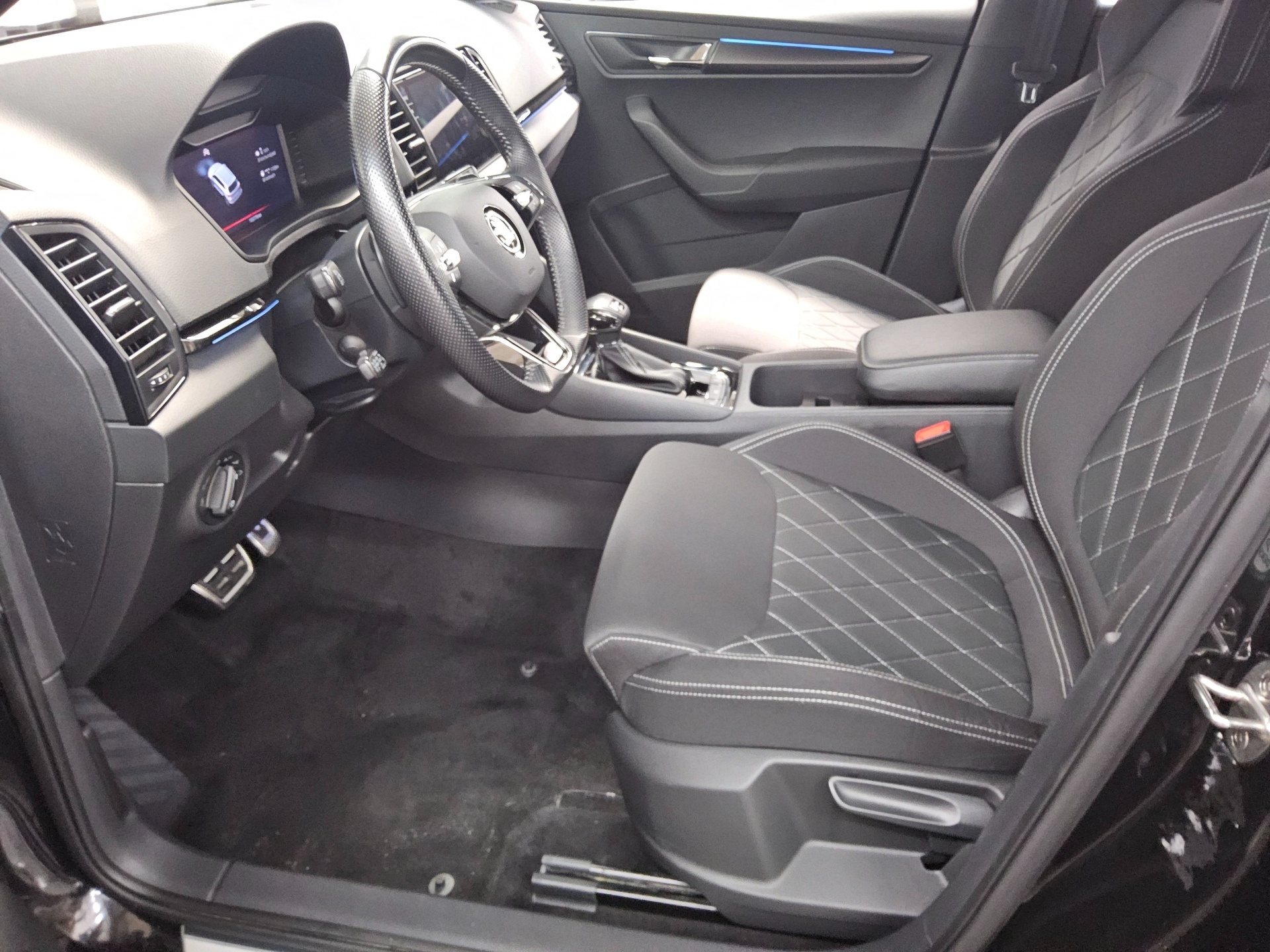 Skoda Karoq 2.0 TDI 4x4 SportLine Navi LED Virtual AHK DCC 9