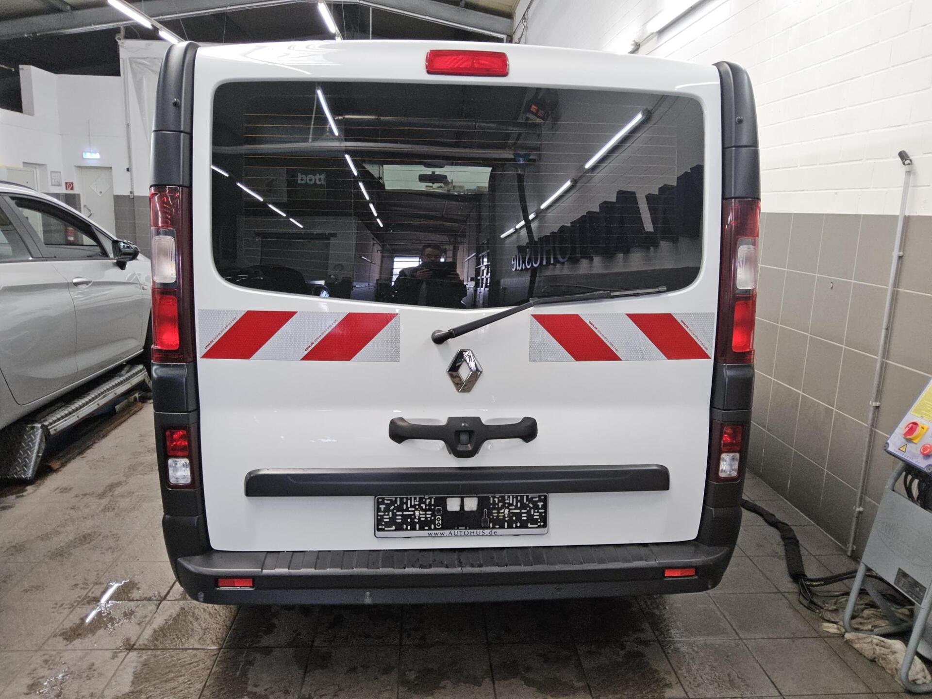 Renault Trafic L1H1 1.6 dCi Kasten Navi Regal StandHzg 10