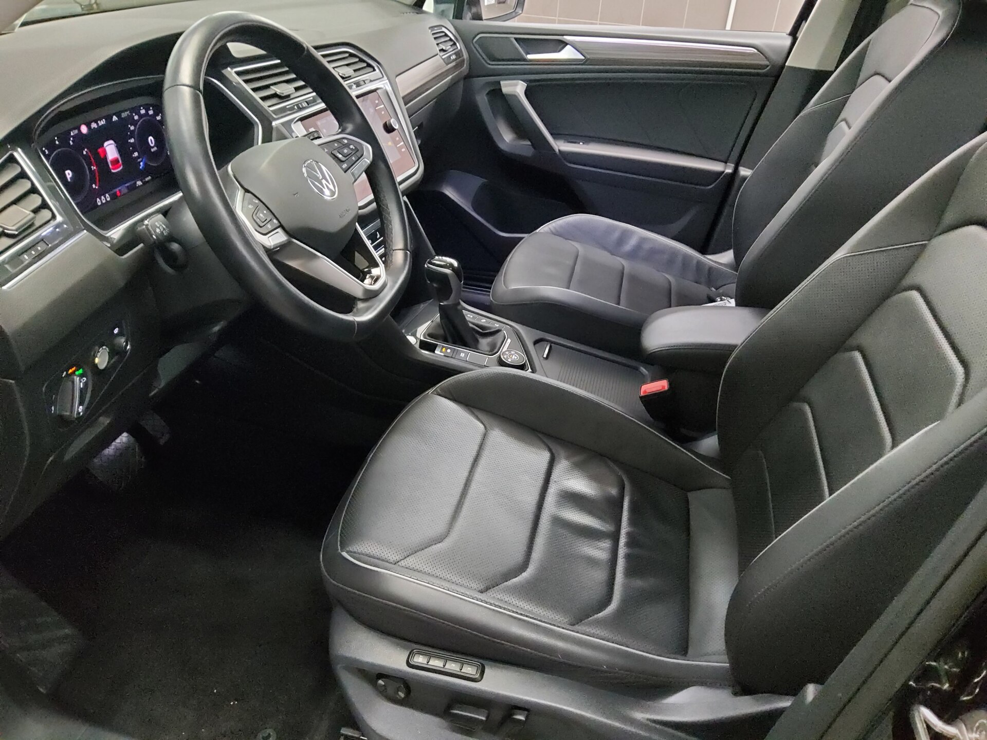 Volkswagen Tiguan Allspace 2.0 TSI Leder Navi DC Matrix 9
