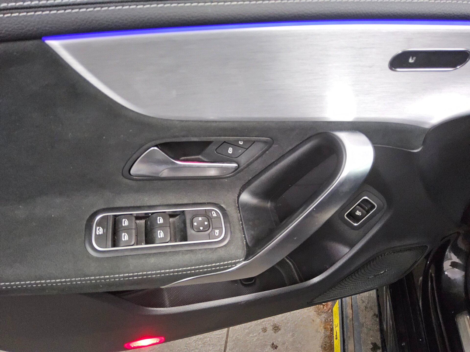 Mercedes-Benz CLA 200 Navi LED MBUX RFK Night PDC 10