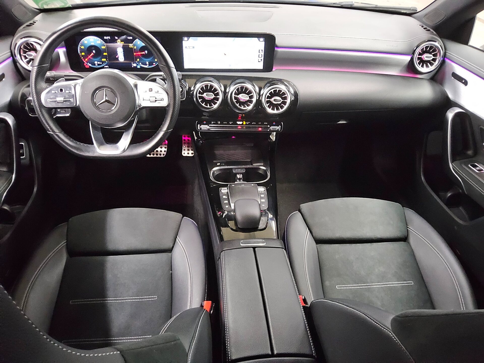 Mercedes-Benz CLA 200 Navi LED MBUX RFK Night PDC 5