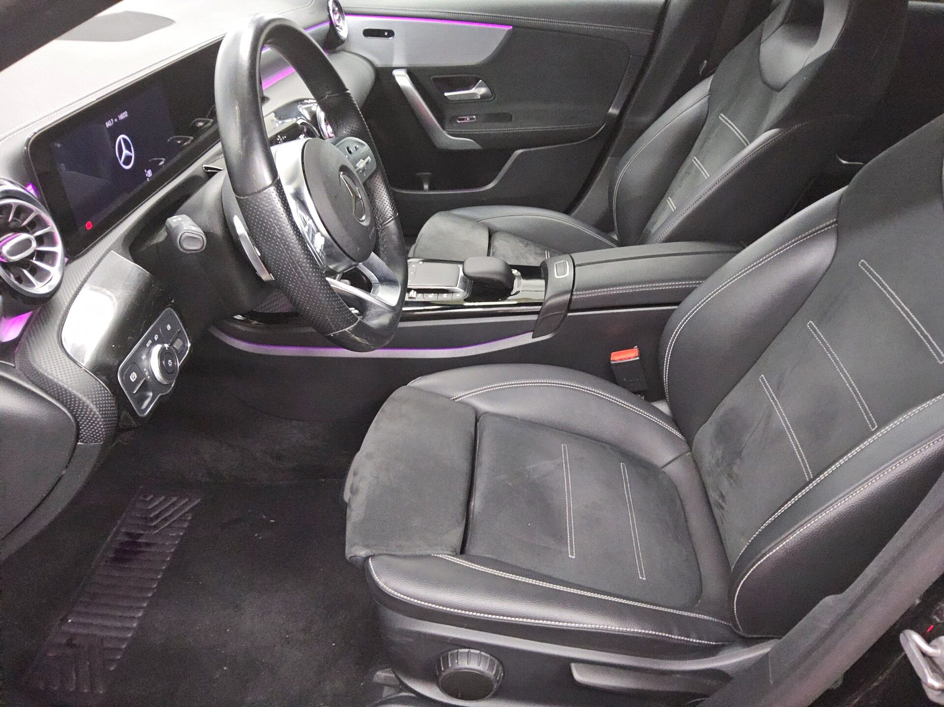 Mercedes-Benz CLA 200 Navi LED MBUX RFK Night PDC 9
