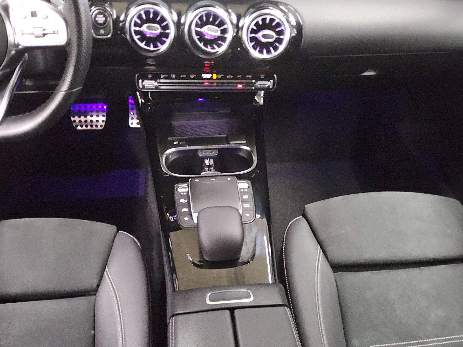 Mercedes-Benz CLA 200 Navi LED MBUX RFK Night PDC 6