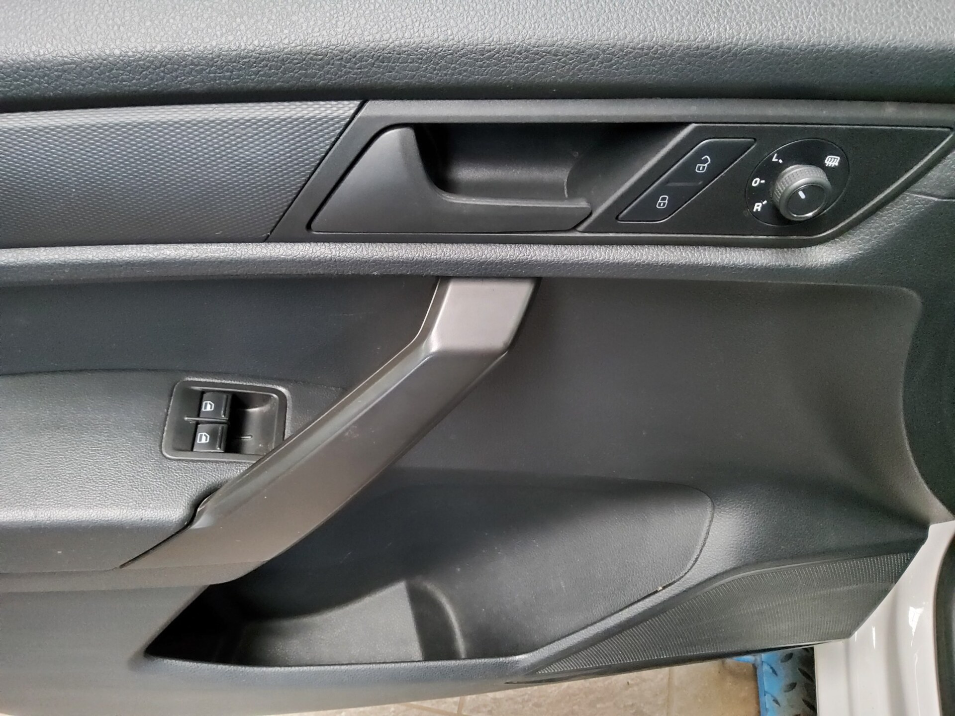 Volkswagen Caddy 2.0 TDI Navi PDC StHzg Shz Regalsystem 9