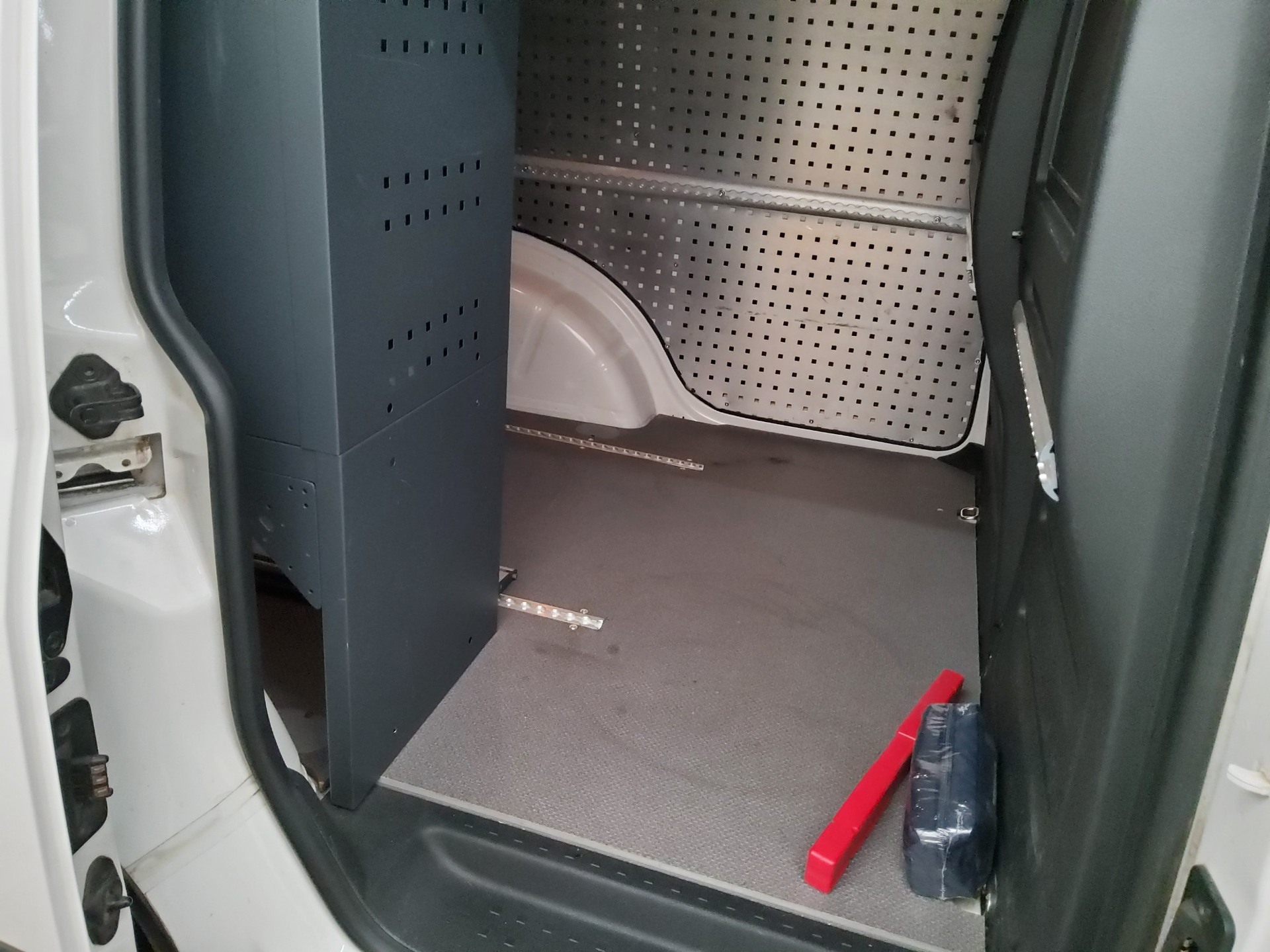 Volkswagen Caddy 2.0 TDI Navi PDC StHzg Shz Regalsystem 12