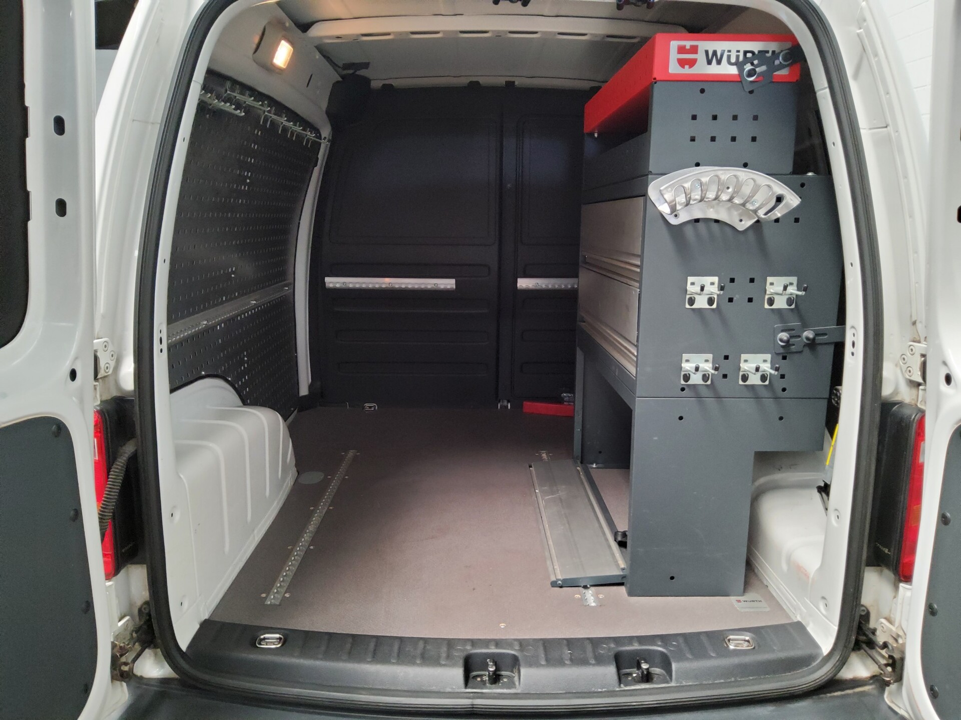 Volkswagen Caddy 2.0 TDI Navi PDC StHzg Shz Regalsystem 11