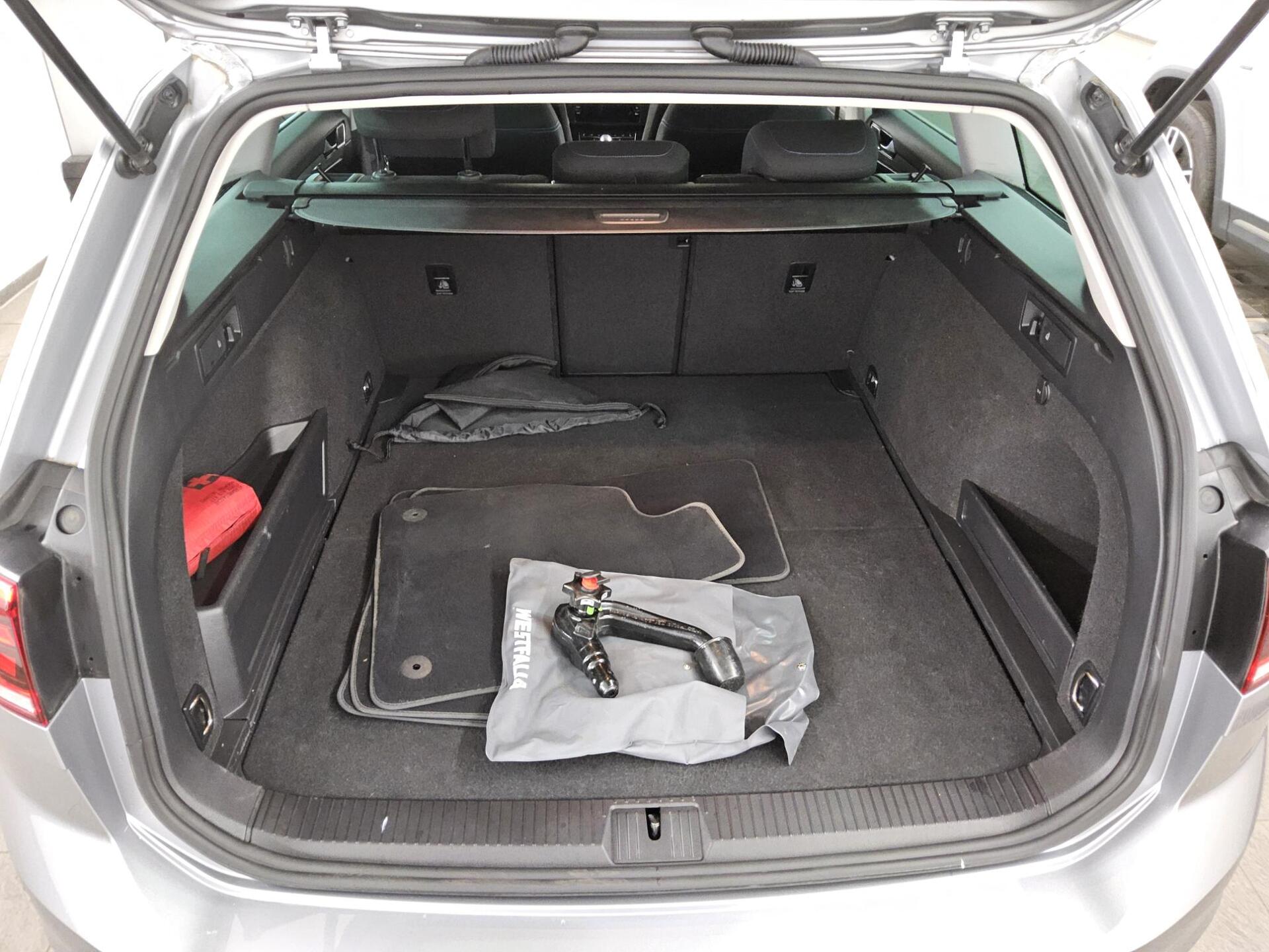 Volkswagen Passat Var. GTE 1.4 TSI Navi LED DC RFK AHK ACC 13