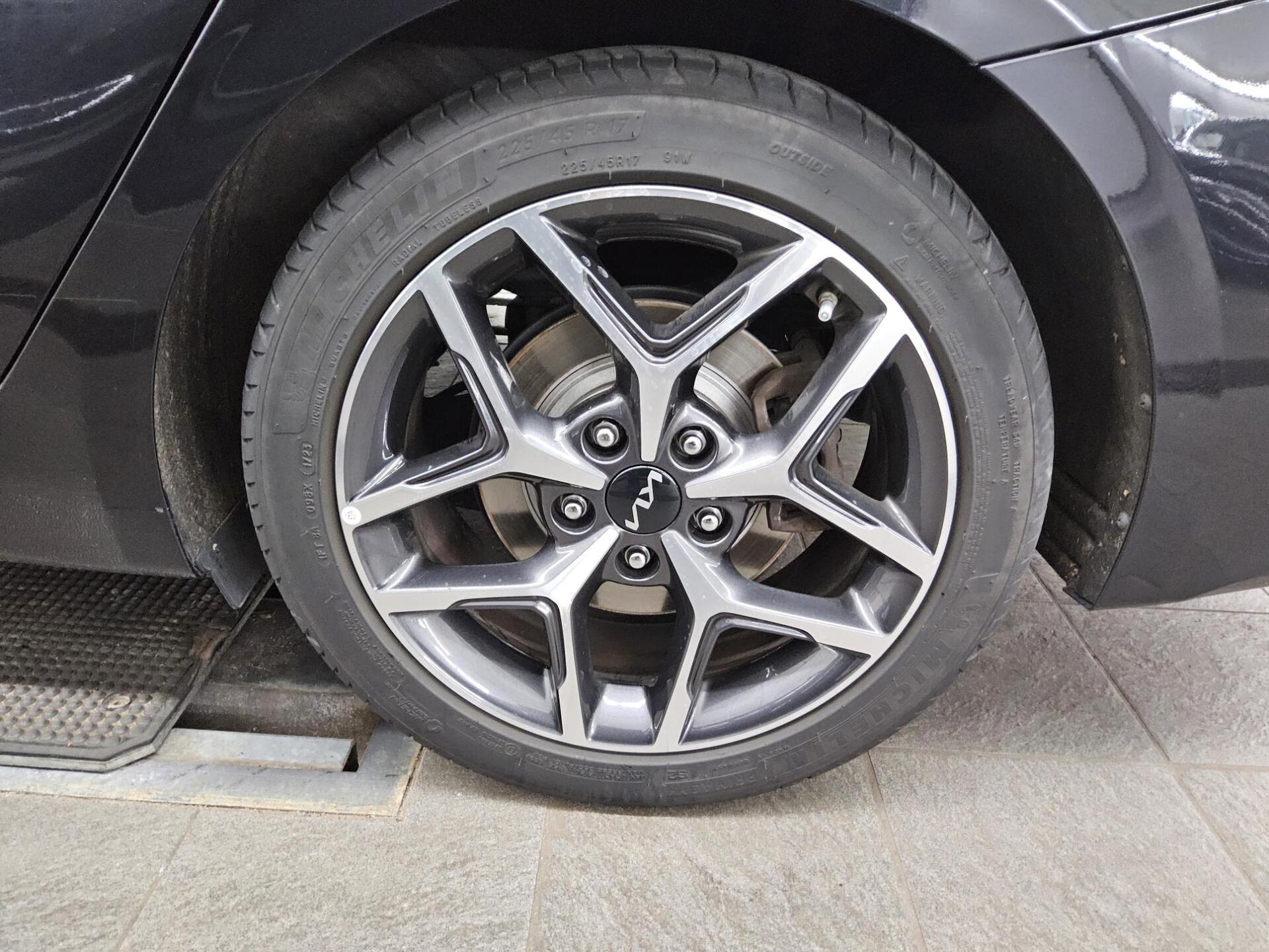 Kia cee'd Sportswagon 1.6 CRDI Platinum Navi LED Pano Leder DigiTacho 11