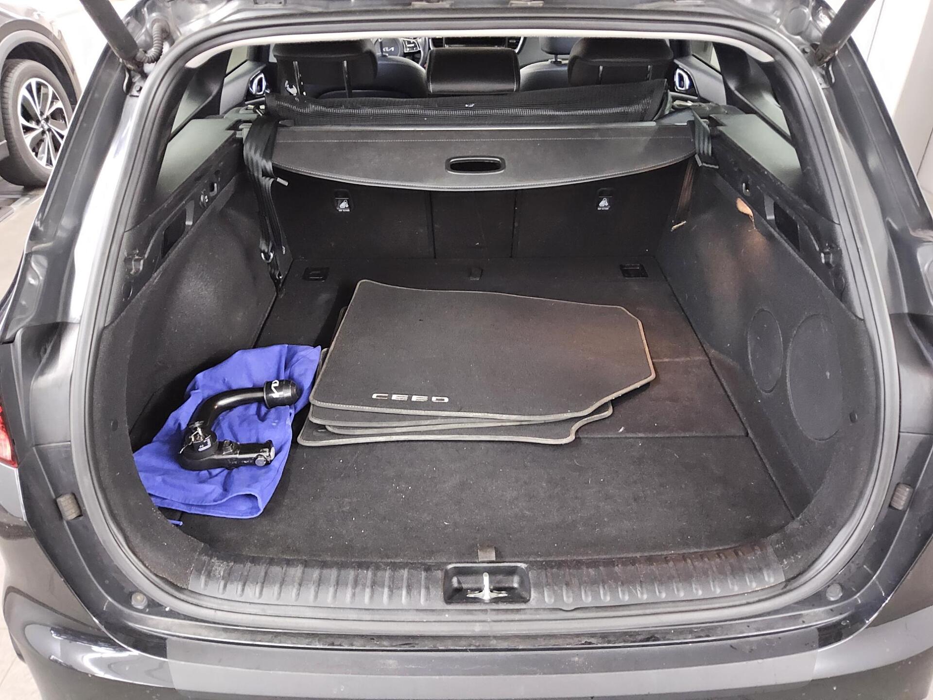 Kia cee'd Sportswagon 1.6 CRDI Platinum Navi LED Pano Leder DigiTacho 12