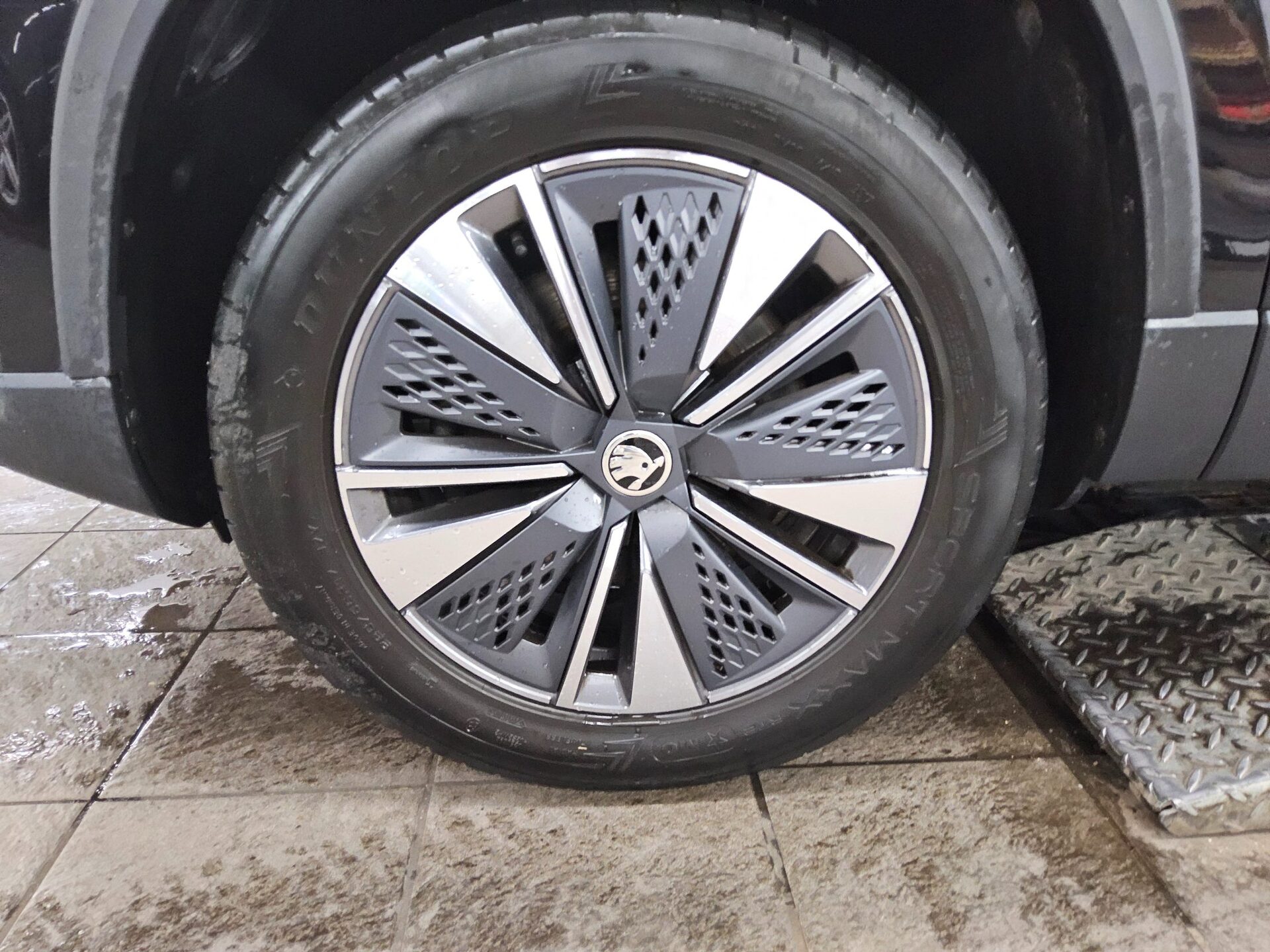 Skoda Karoq 2.0 TDI 4x4 Tour Navi LED Pano AHK 11