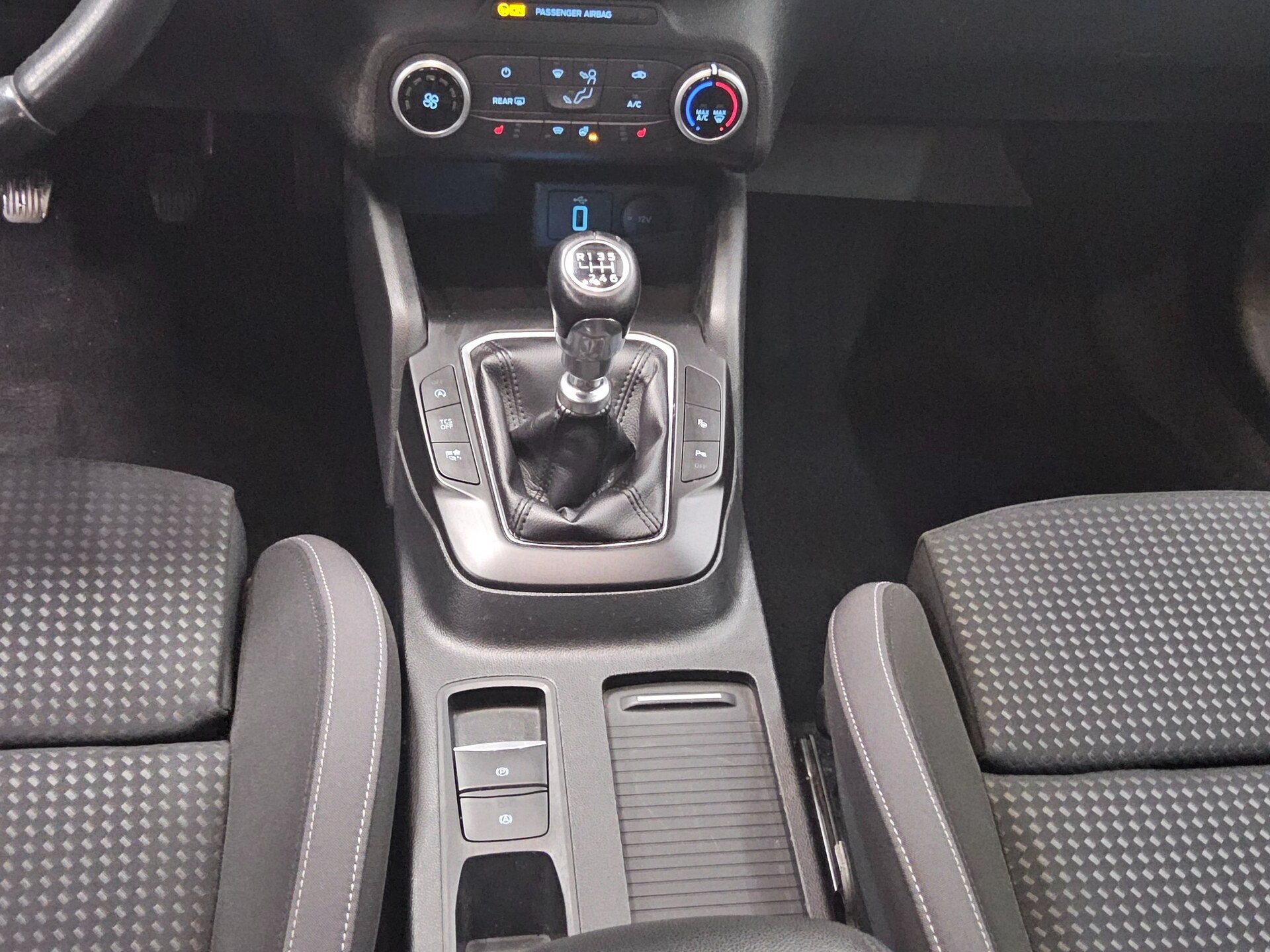 Ford Focus Turnier 1.5 EB Cool&Connect Navi LED AHK 6