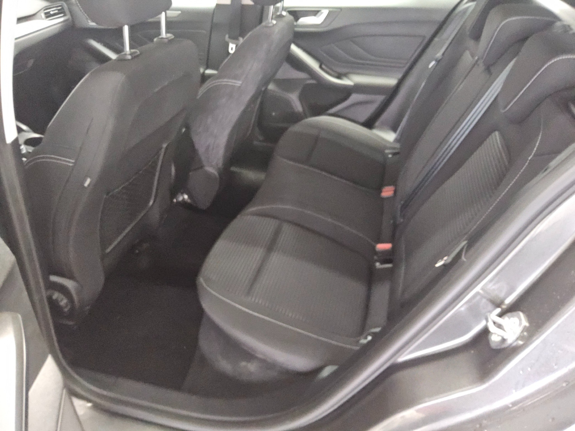 Ford Focus Turnier 1.5 EB Titanium Navi LED Shz PDC 12