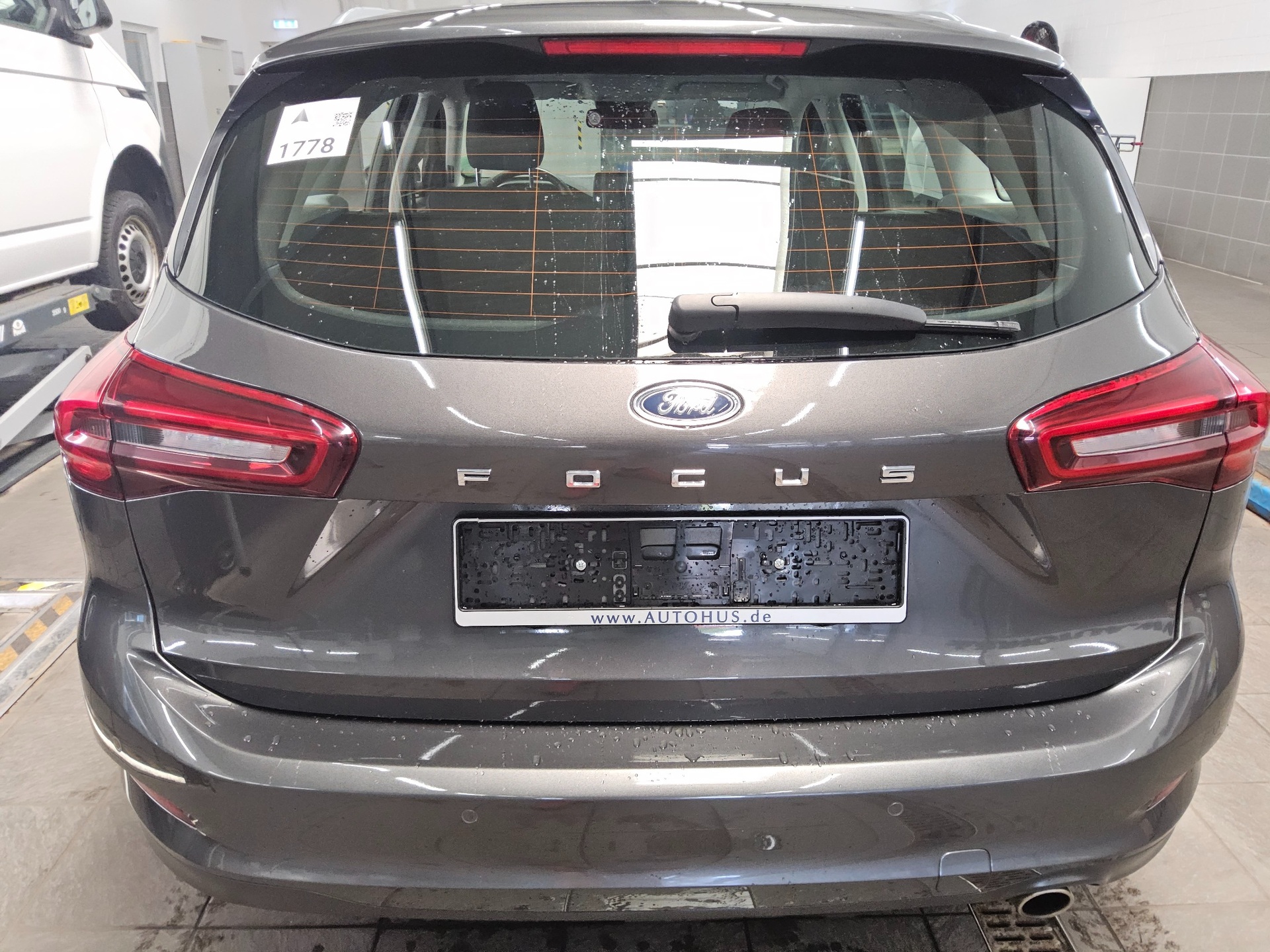 Ford Focus Turnier 1.5 EB Titanium Navi LED Shz PDC 10
