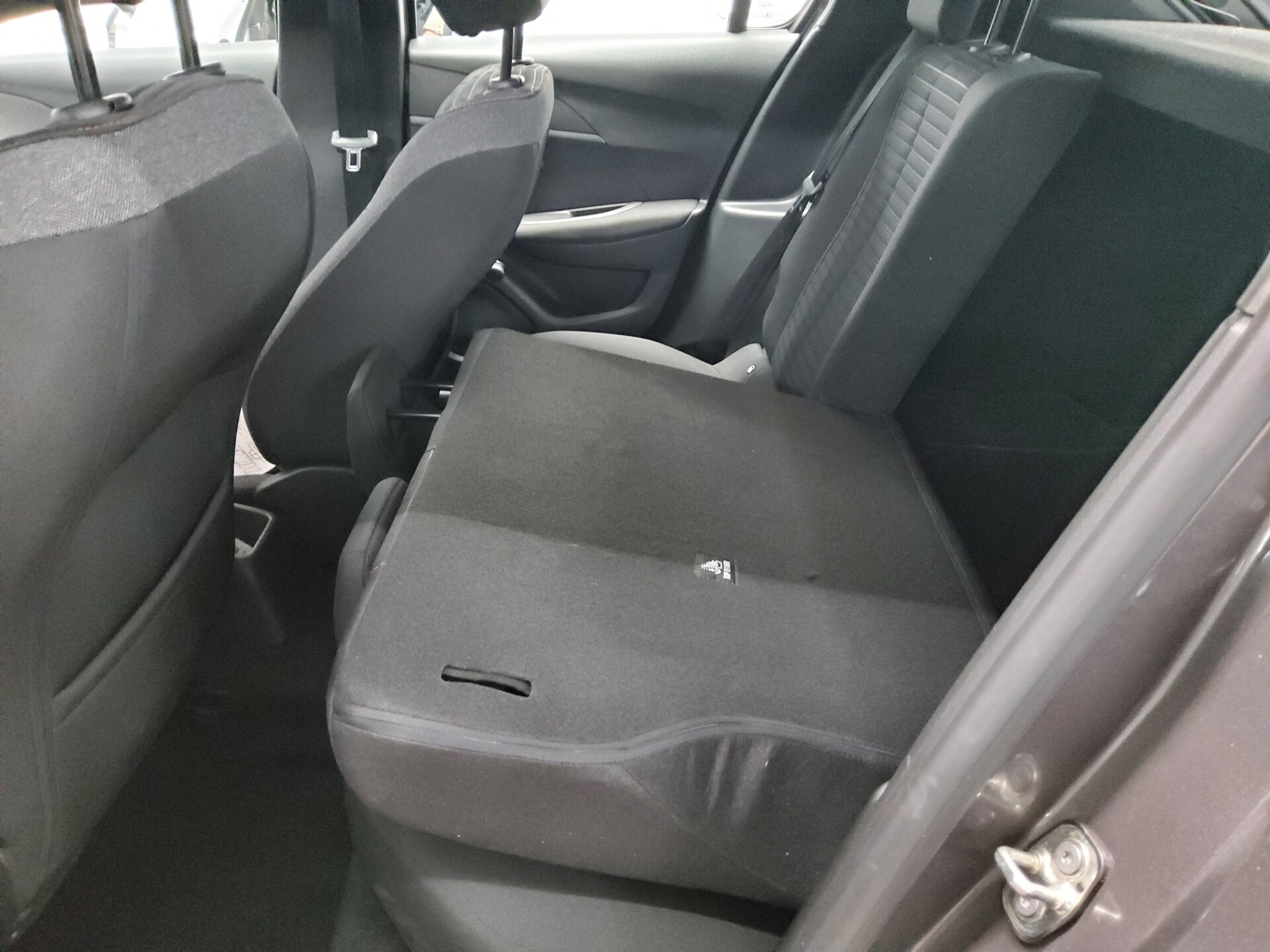Peugeot 208 1.2 PureTech Active Tempomat PDC Shz LED 12