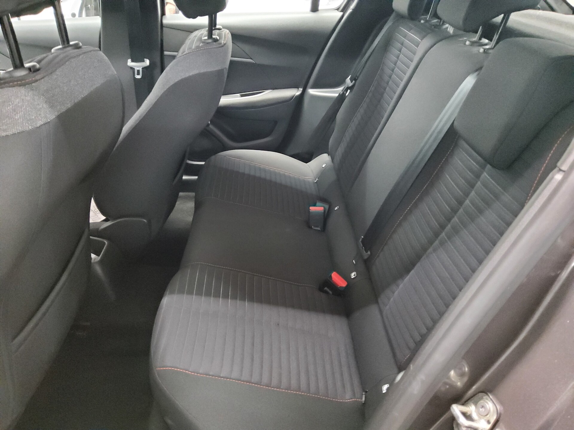Peugeot 208 1.2 PureTech Active Tempomat PDC Shz LED 13