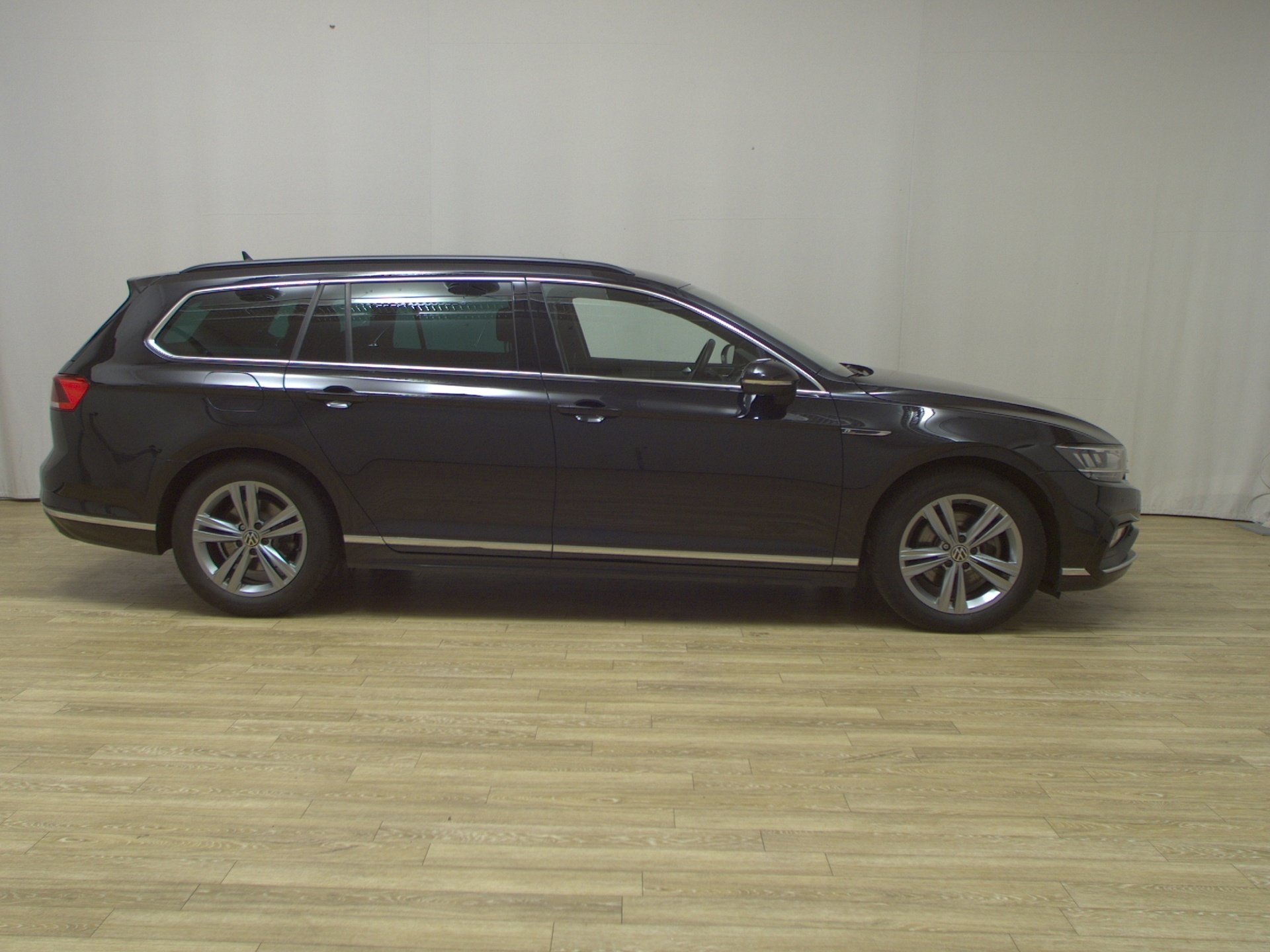 Volkswagen Passat Var. 2.0 TDI R-Line Navi AID LED