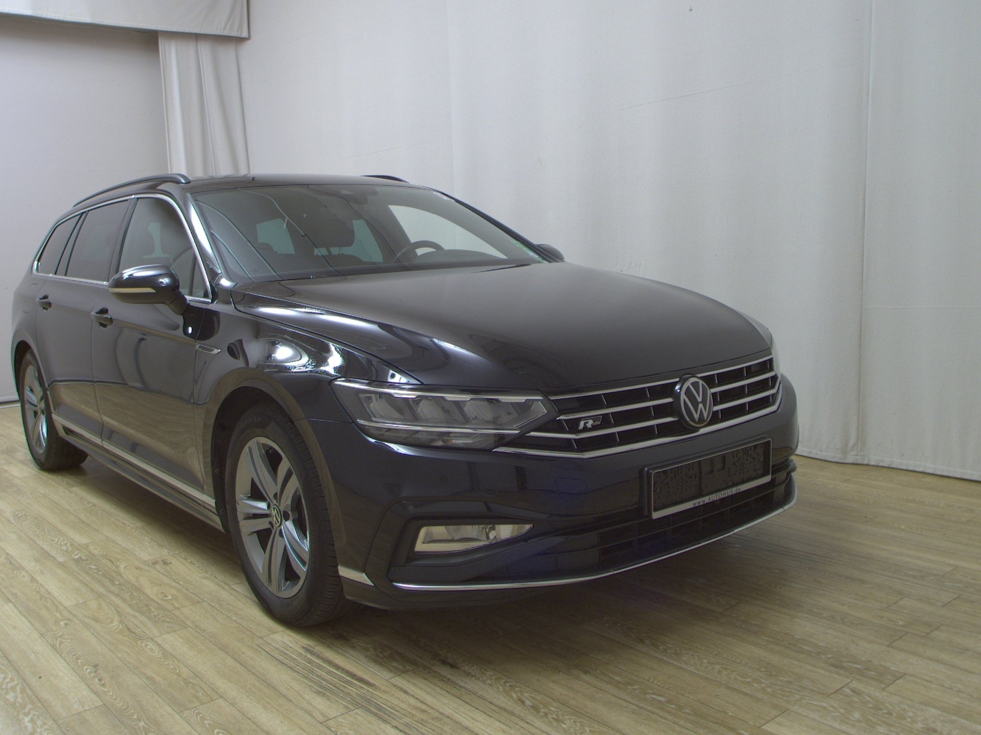 Volkswagen Passat Var. 2.0 TDI R-Line Navi AID LED 3