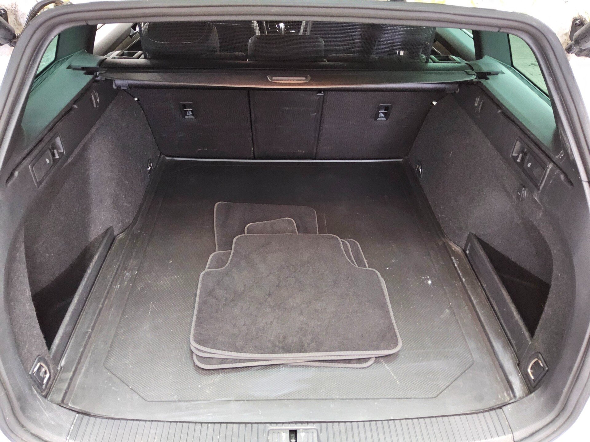 Volkswagen Passat Var. 2.0 TDI Elegance Navi Matrix AID RfK 12