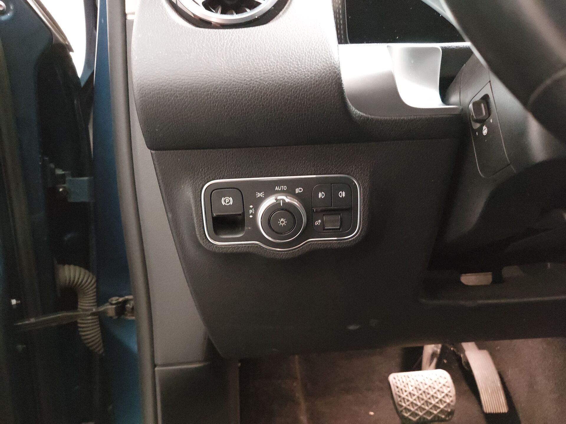Mercedes-Benz 220 d 4M Progressive T-LEDER NAVI LED HUD 13
