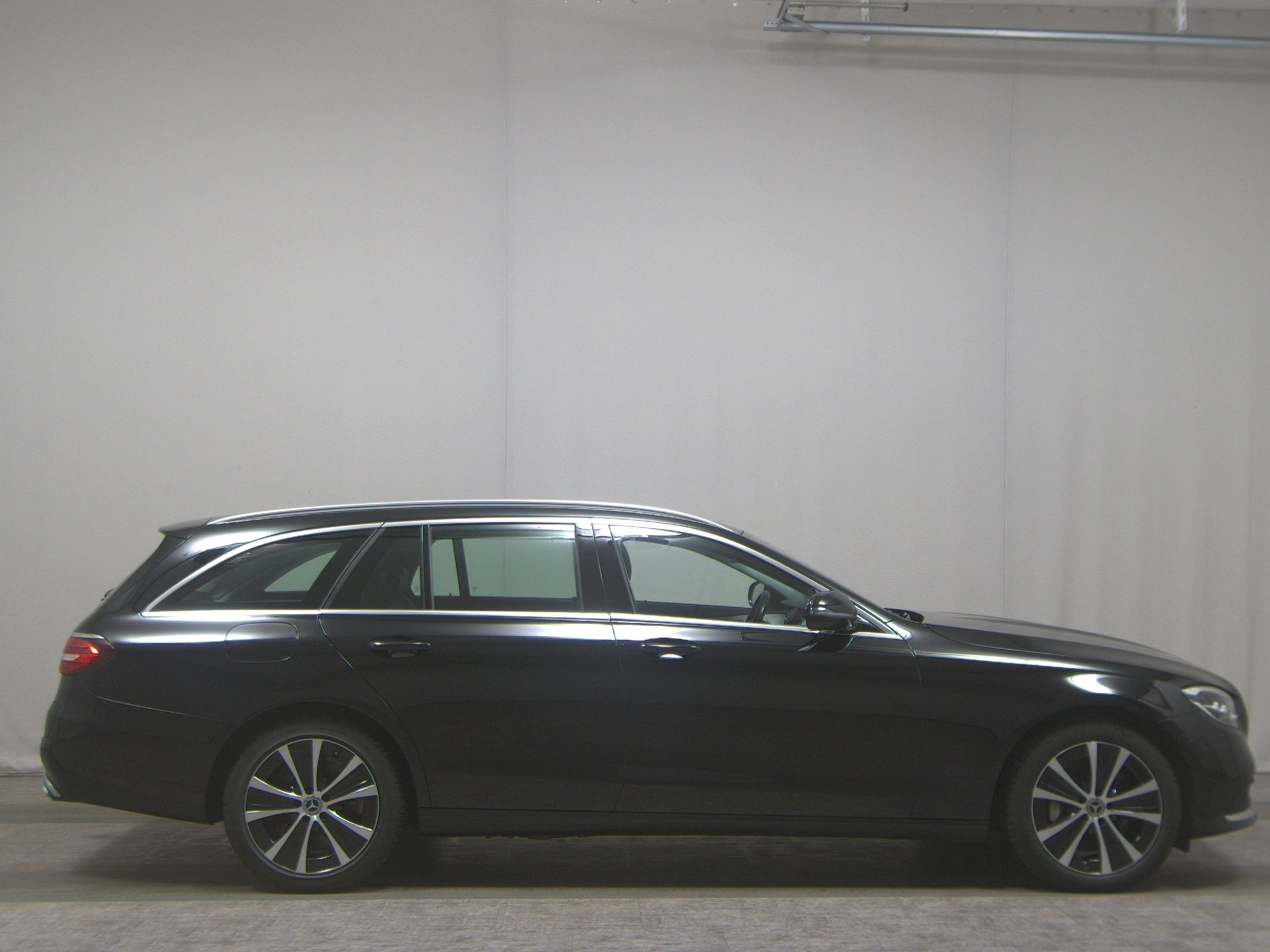 Mercedes-Benz E 300 T de Avantgarde Navi Widescr. LED AHK RFK