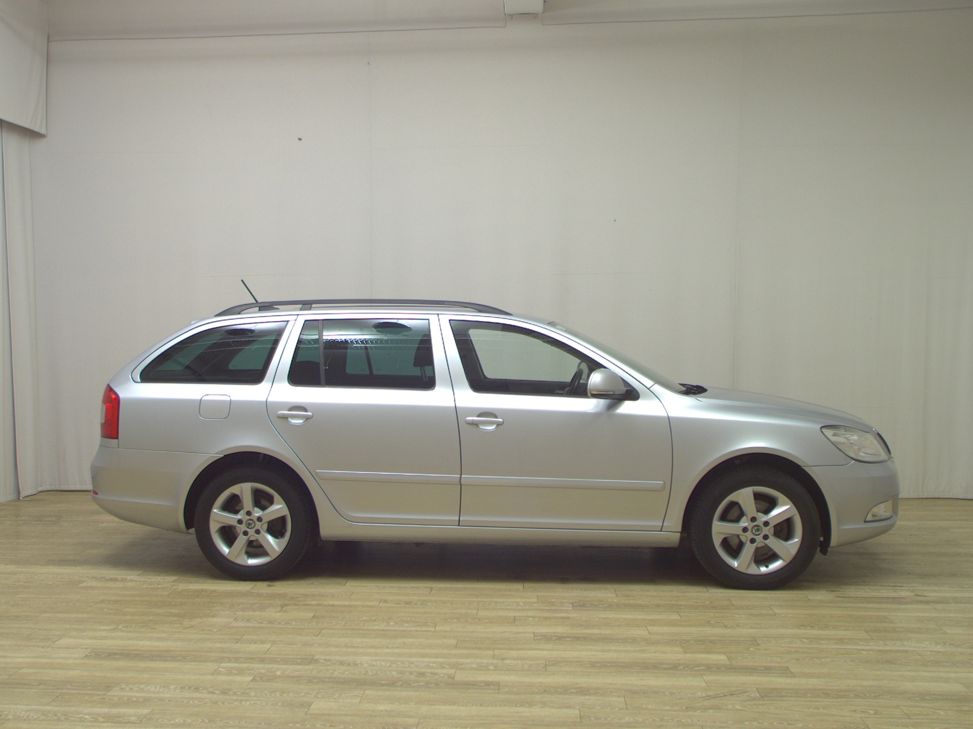 Skoda Octavia Kombi 2.0 TDI Ambition AHK SHZ