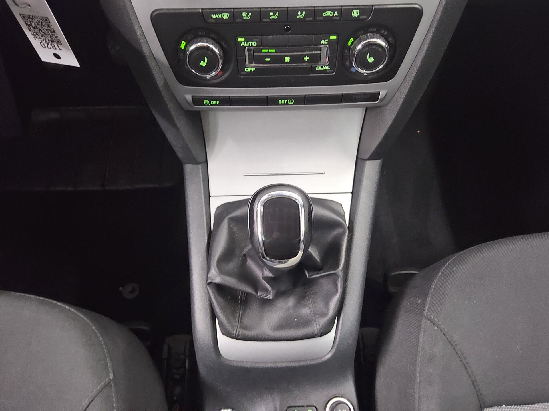 Skoda Octavia Kombi 2.0 TDI Ambition AHK SHZ 6