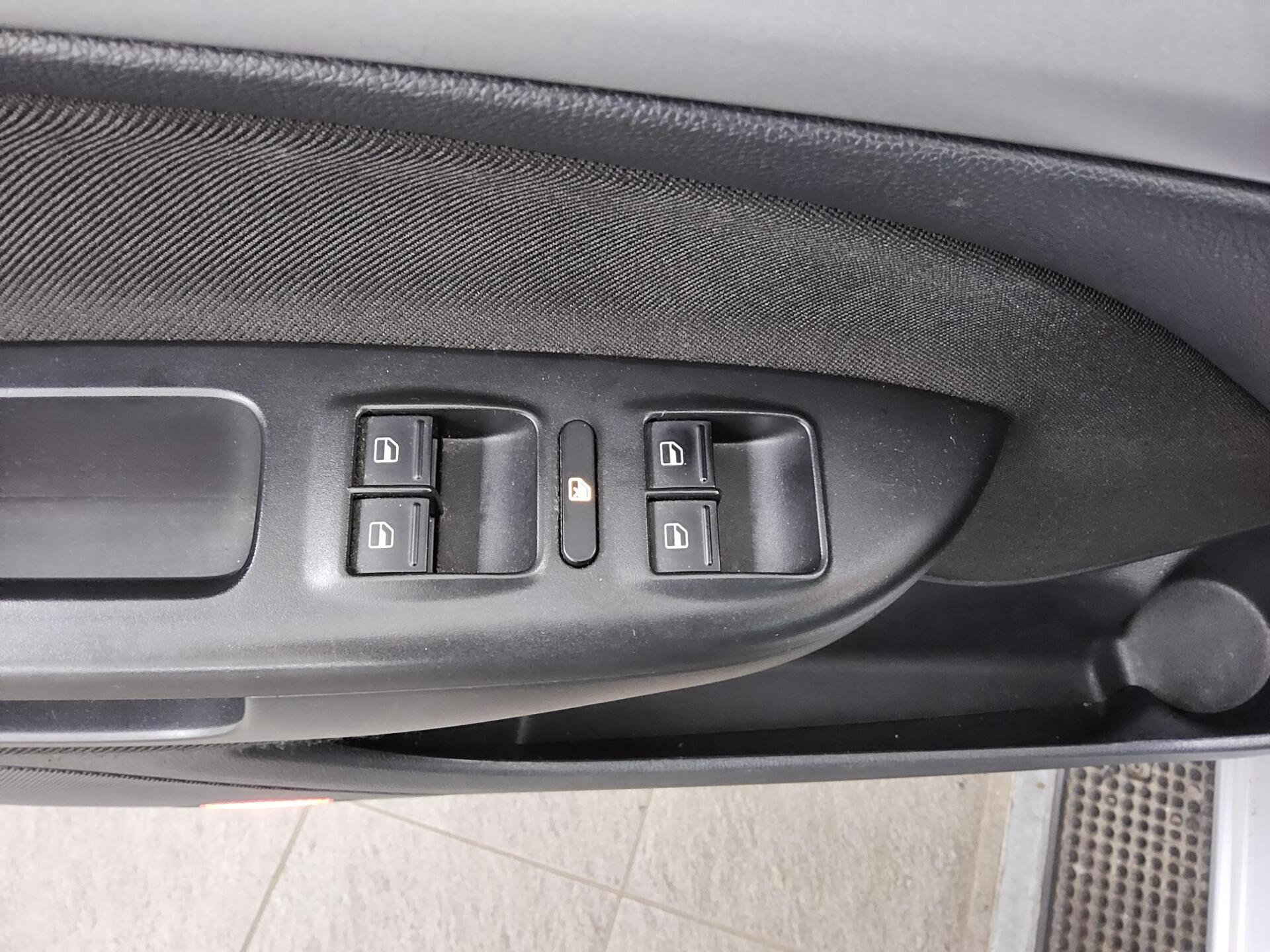 Skoda Octavia Kombi 2.0 TDI Ambition AHK SHZ 9