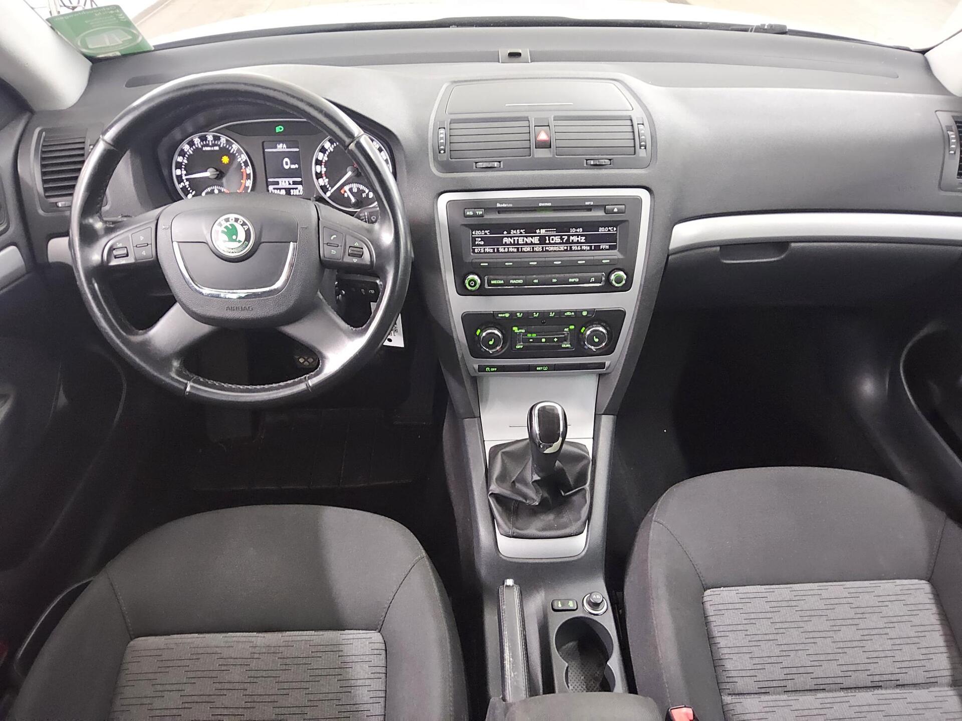 Skoda Octavia Kombi 2.0 TDI Ambition AHK SHZ 5