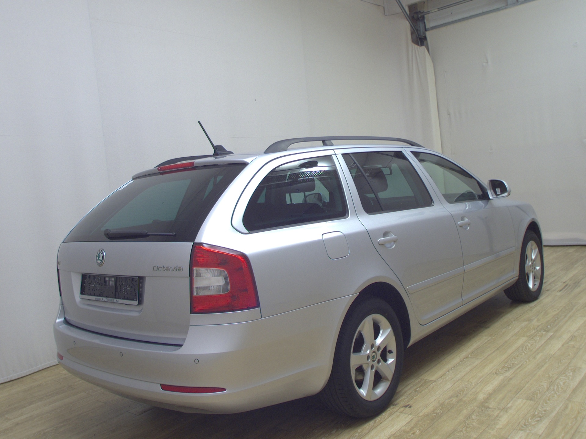 Skoda Octavia Kombi 2.0 TDI Ambition AHK SHZ 4