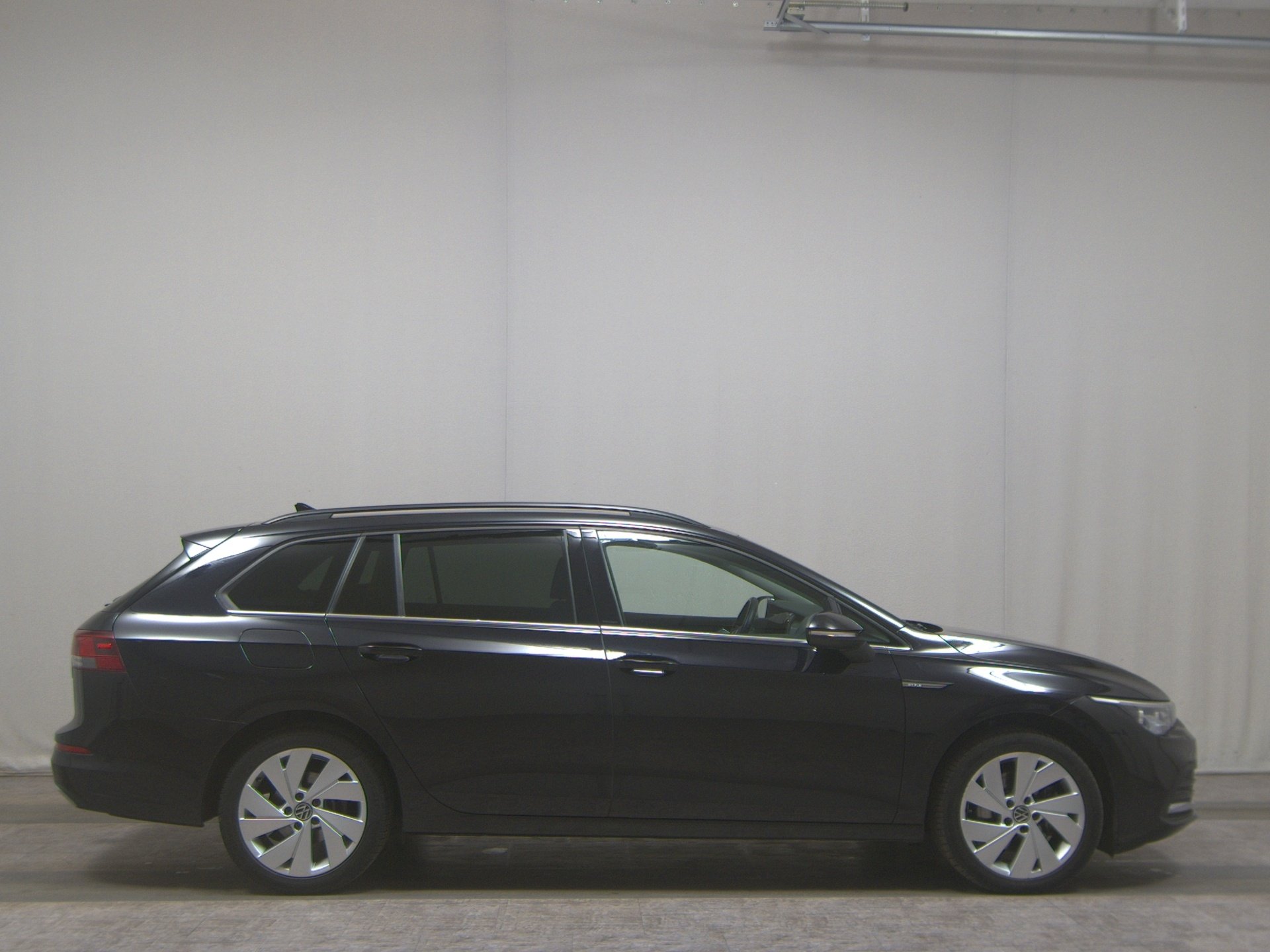 Volkswagen Golf-8 Var. 2.0 TDI Style Navi LED+ DC AHK