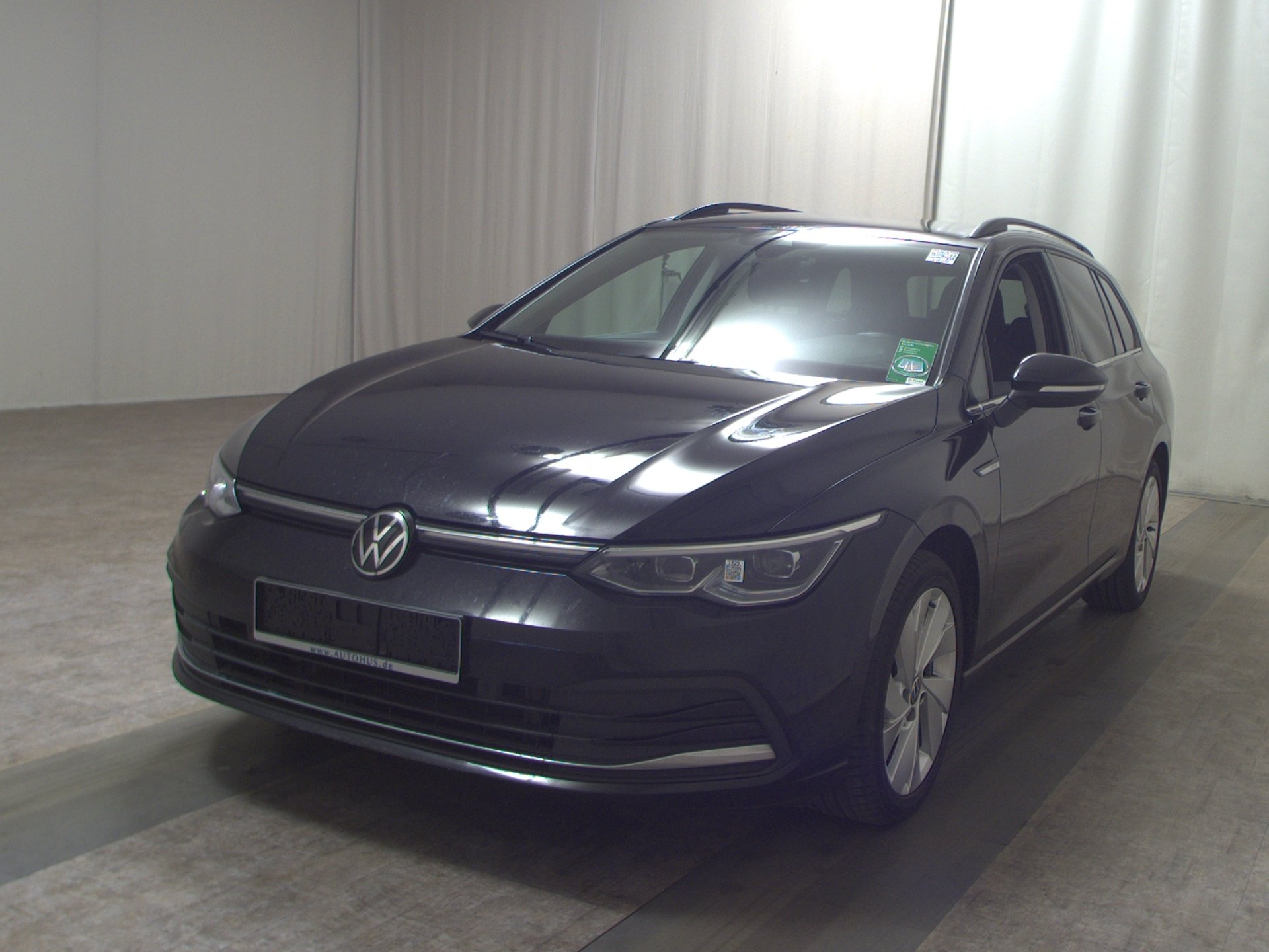 Volkswagen Golf-8 Var. 2.0 TDI Style Navi LED+ DC AHK 2