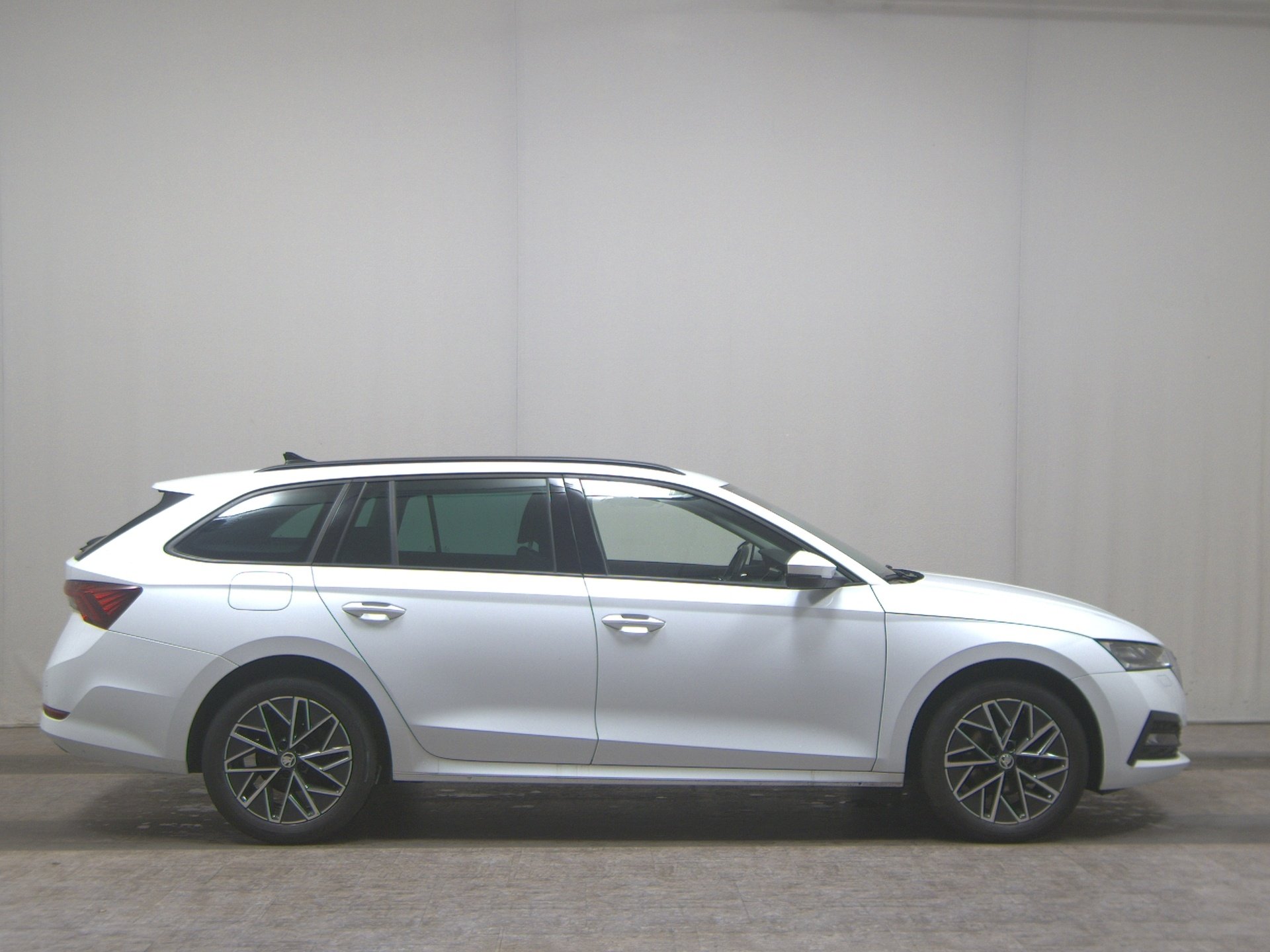 Skoda Octavia Kombi 2.0 TDI Ambition Navi LED Shz RFK