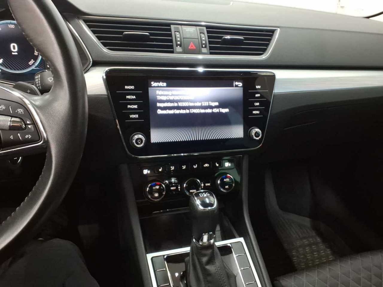 Skoda Superb Kombi 2.0 TDI Ambition NAVI LED PANO SHZ AHK 11