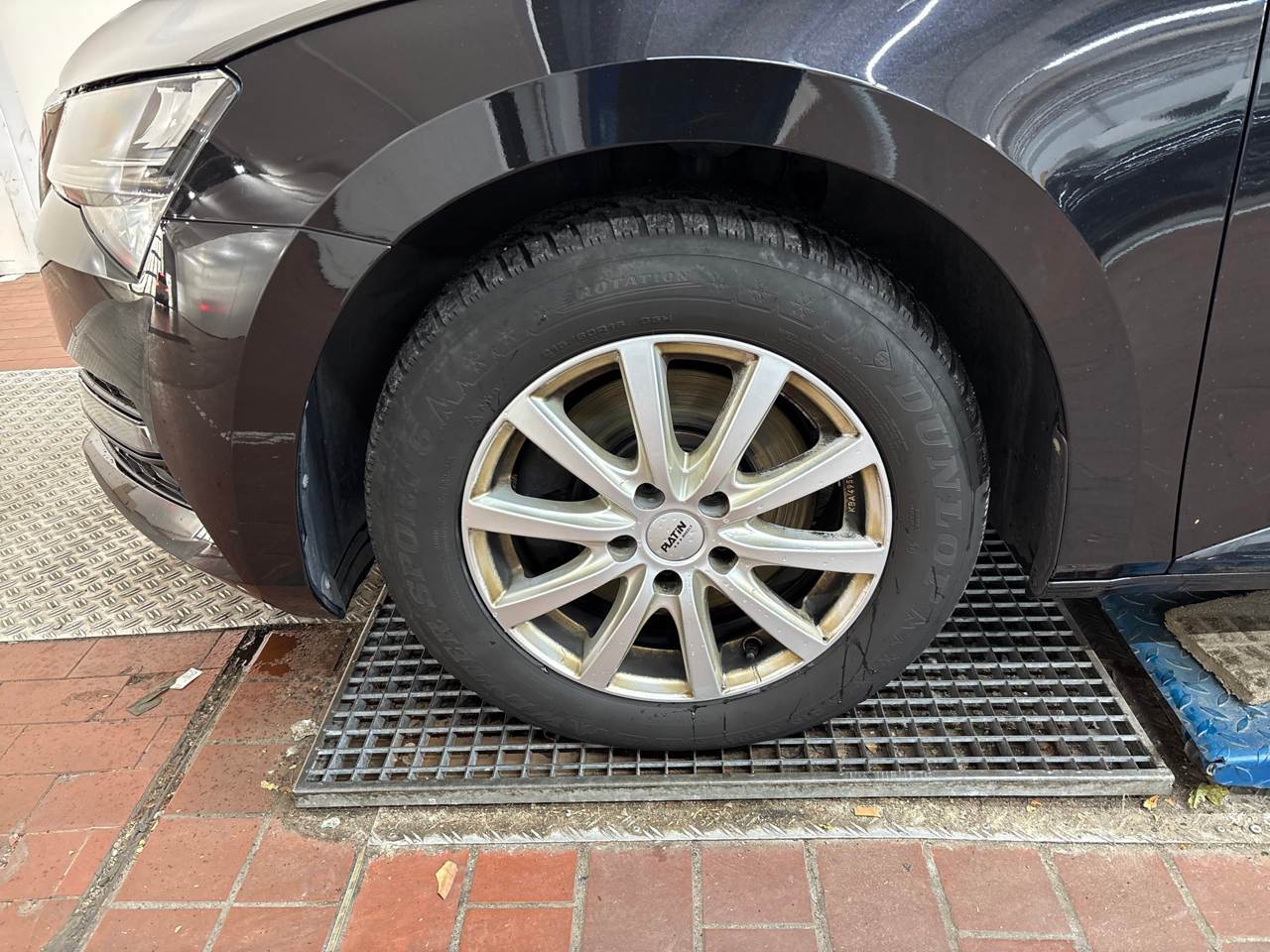Skoda Superb Kombi 2.0 TDI Ambition NAVI LED PANO SHZ AHK 12