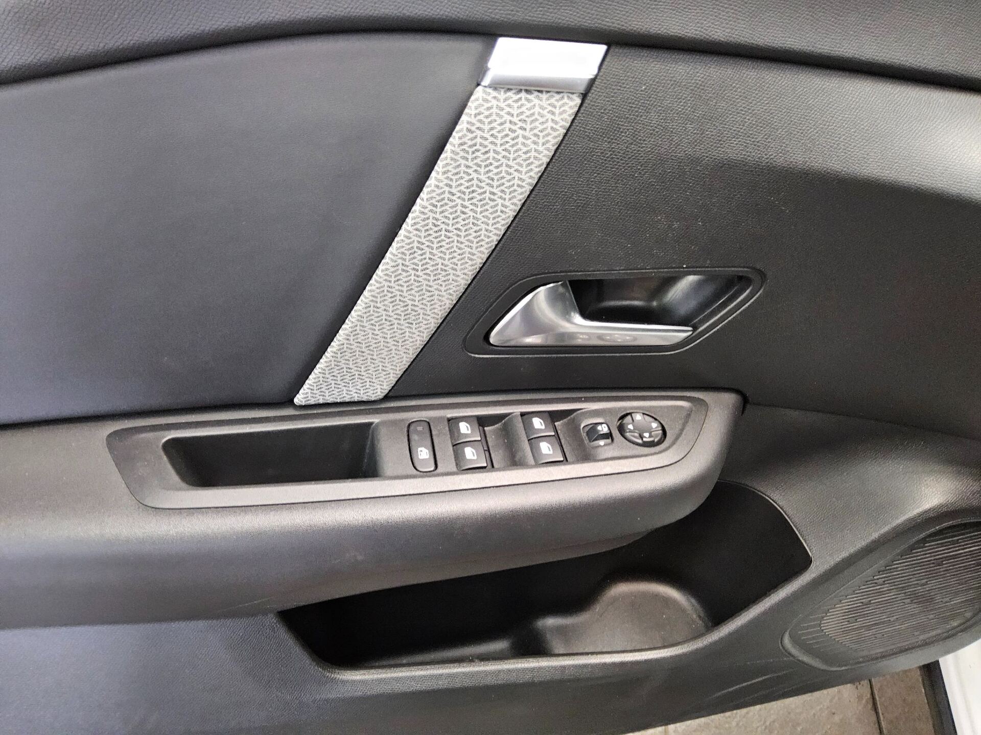 Citroën C4 1.2 PureTech KLIMAAUT SHZ HUD PDC KAMERA 10