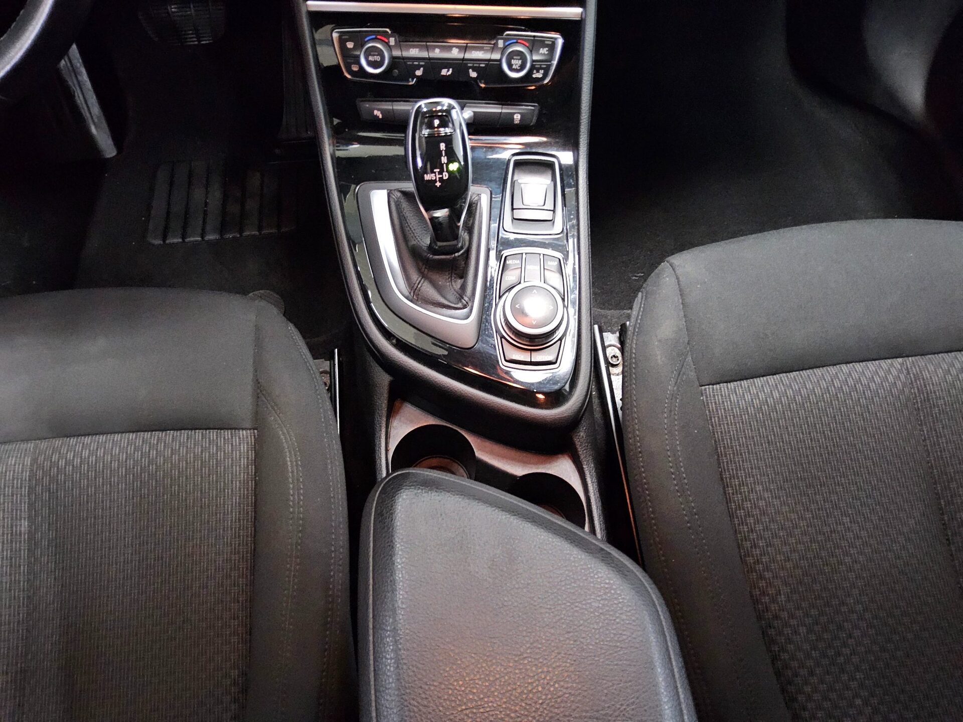 BMW 218 Gran Tourer Advantage Navi LED PDC SHZ 6