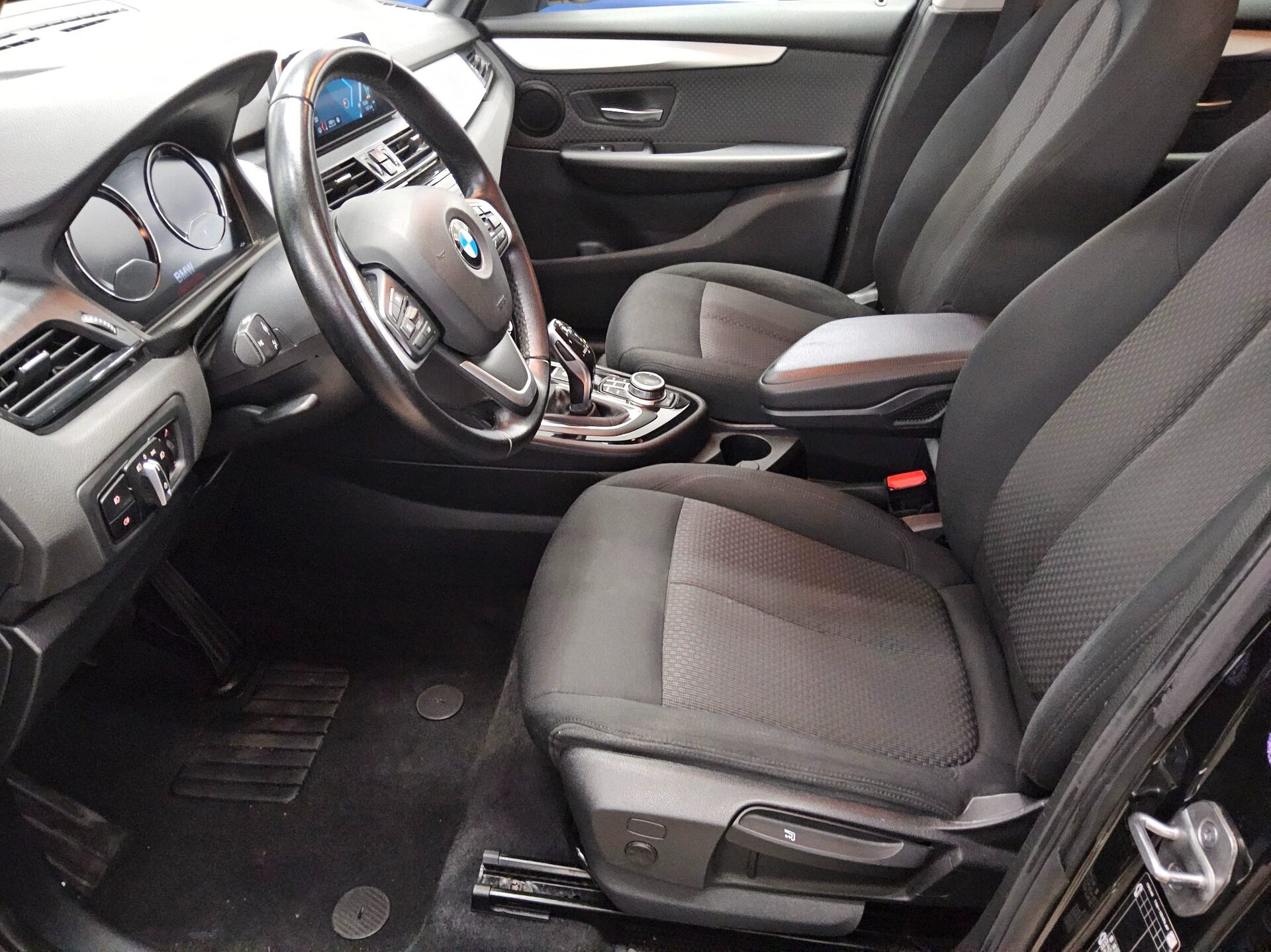 BMW 218 Gran Tourer Advantage Navi LED PDC SHZ 8