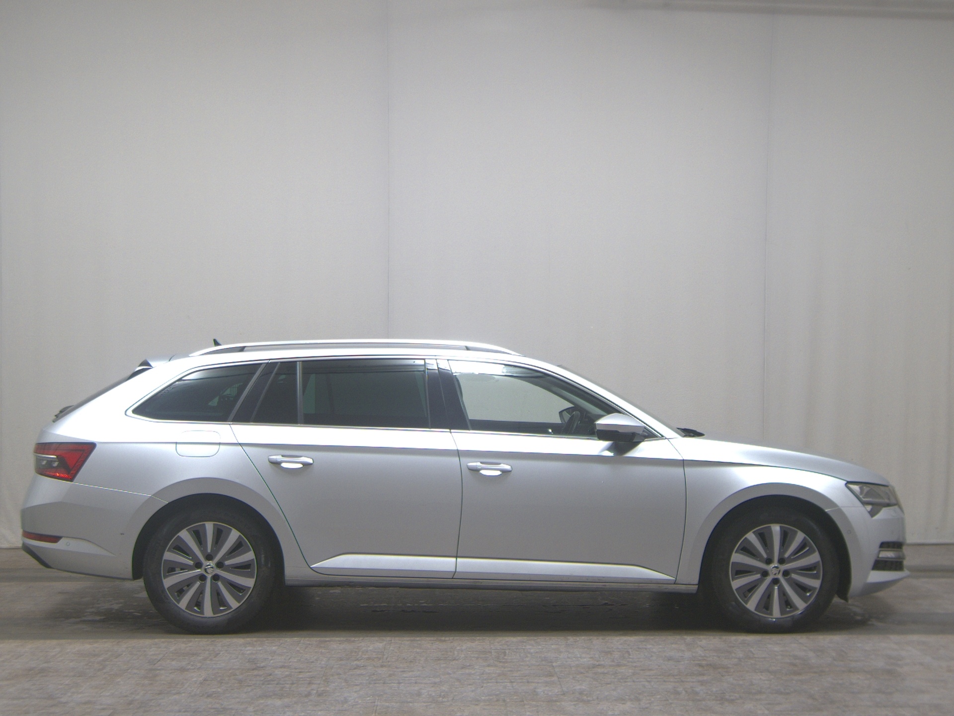 Skoda Superb Kombi 2.0 TDI Style Navi LED vc 360° ACC