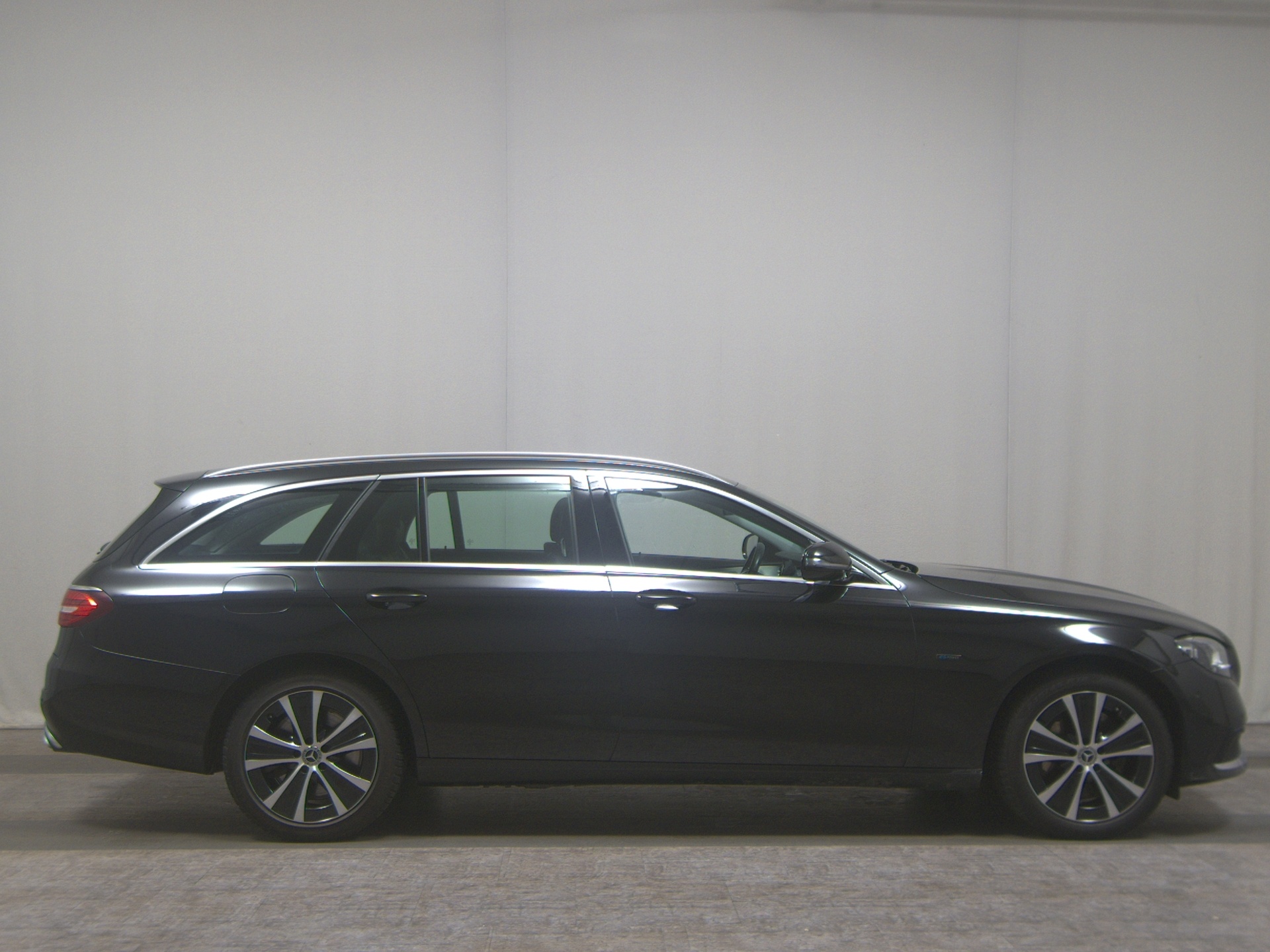 Mercedes-Benz E 300 T de Avantgarde Navi Multibeam RfK AHK